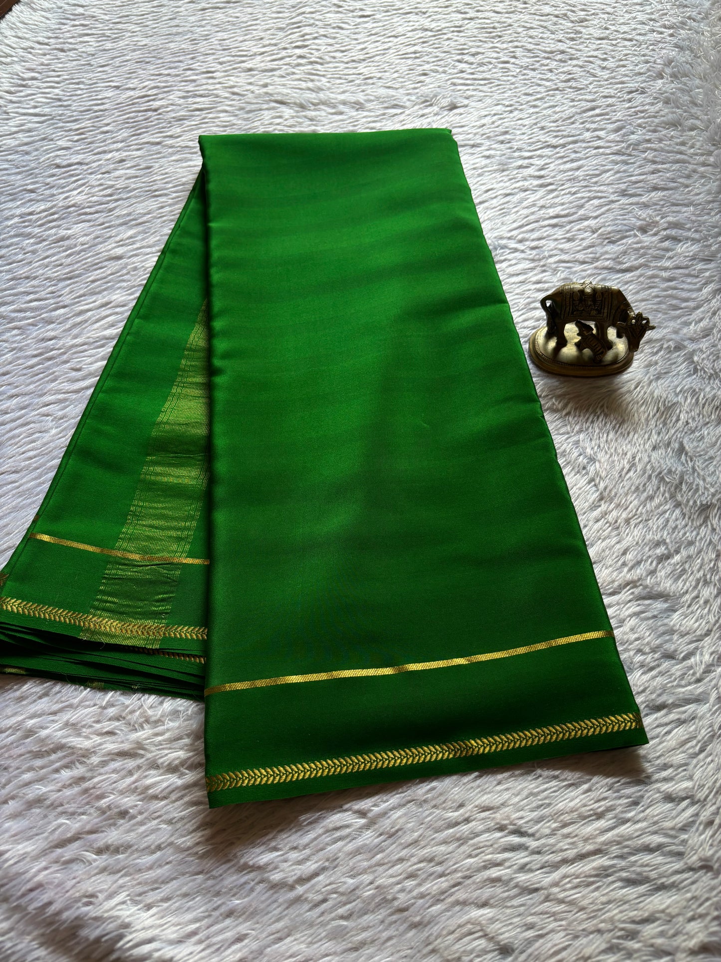 Vinaya : Solid Leaf green