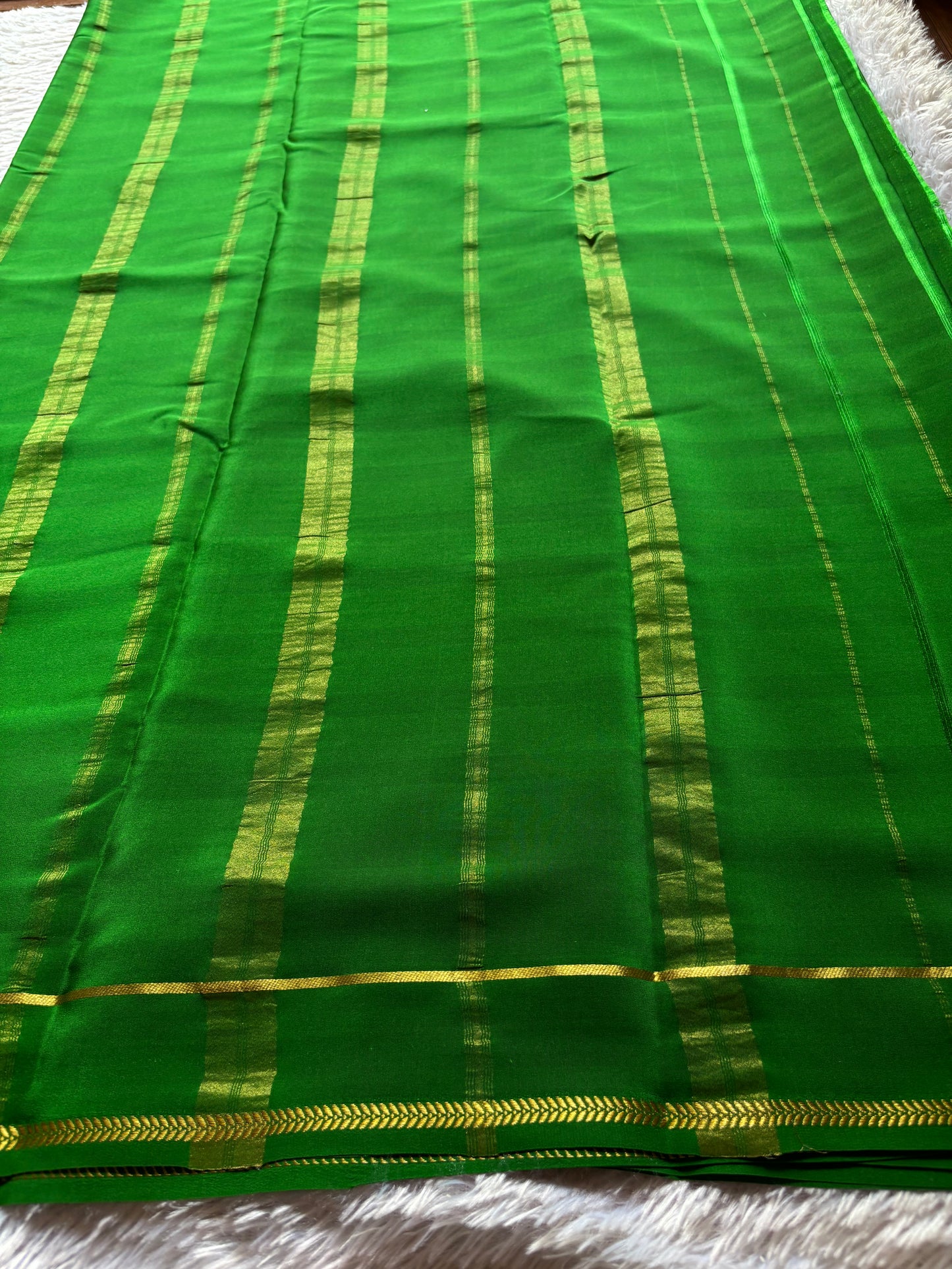 Vinaya : Solid Leaf green