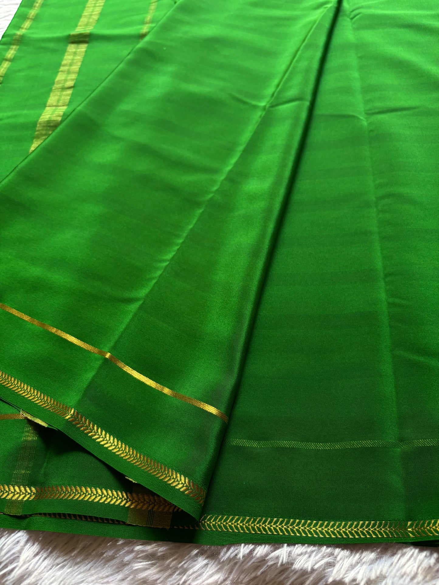 Vinaya : Solid Leaf green