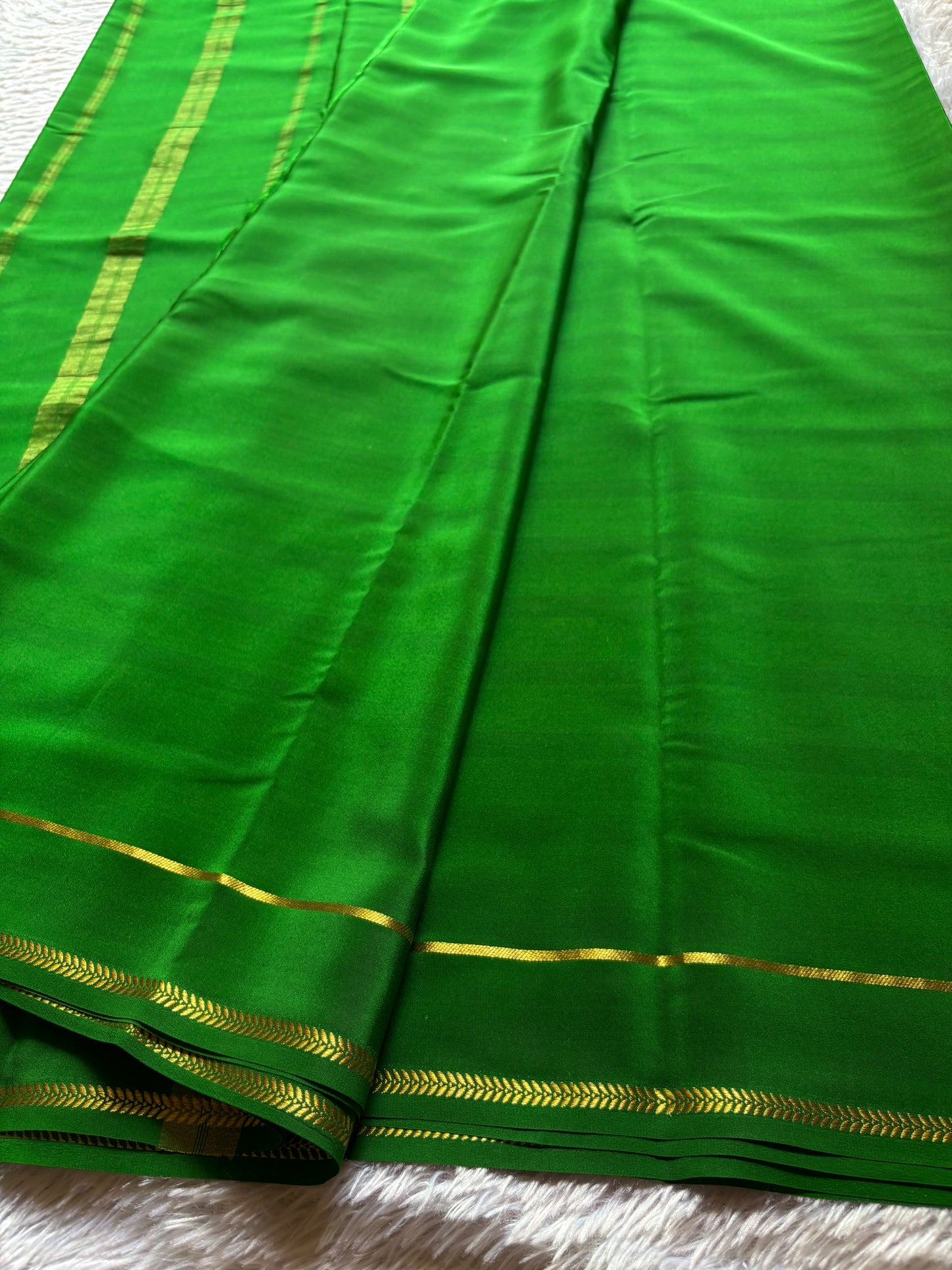 Vinaya : Solid Leaf green