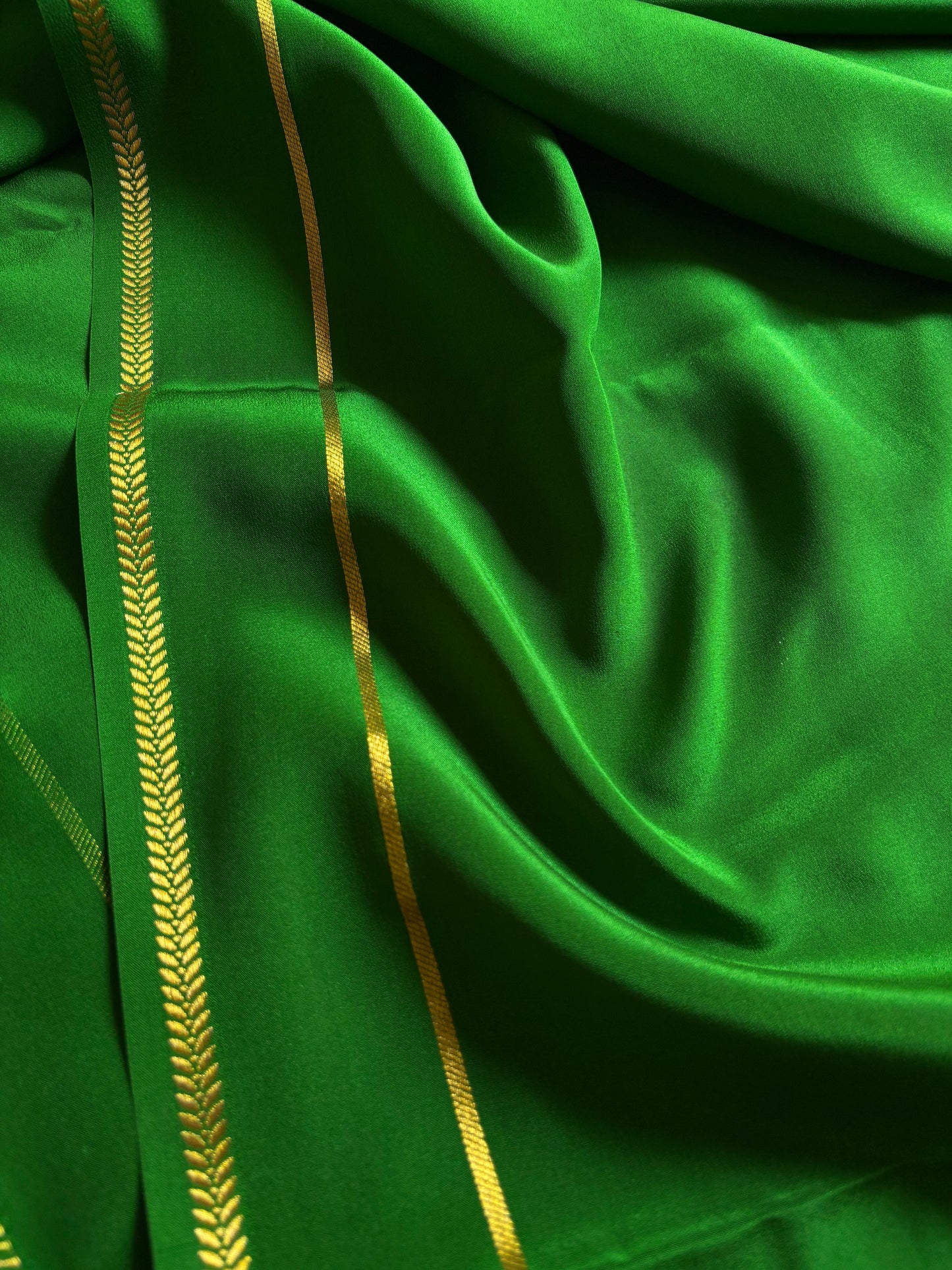 Vinaya : Solid Leaf green