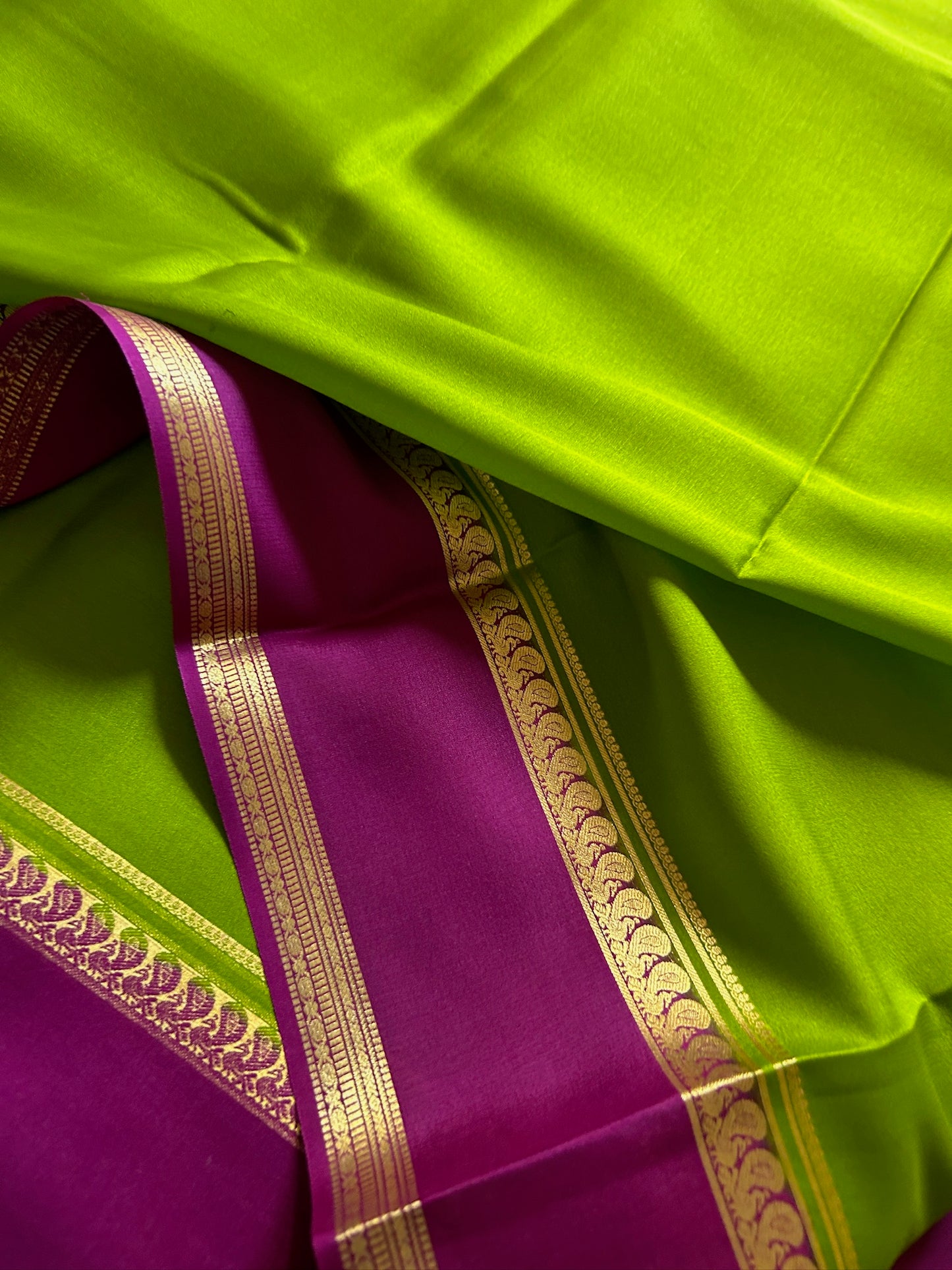 Arathi (2D) : Mehendi green-magenta