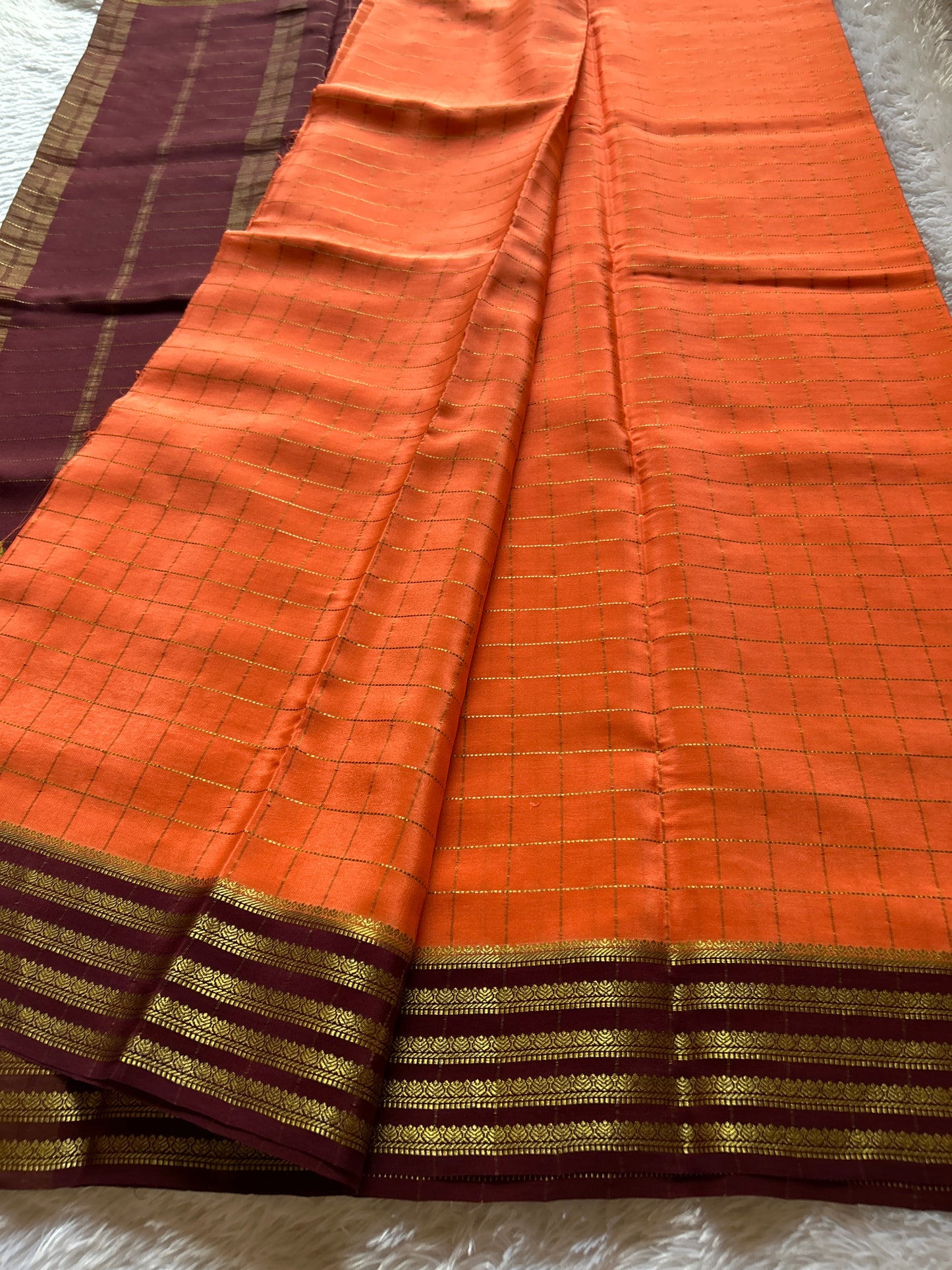 Charuni (2D) : Orange-chocolate brown