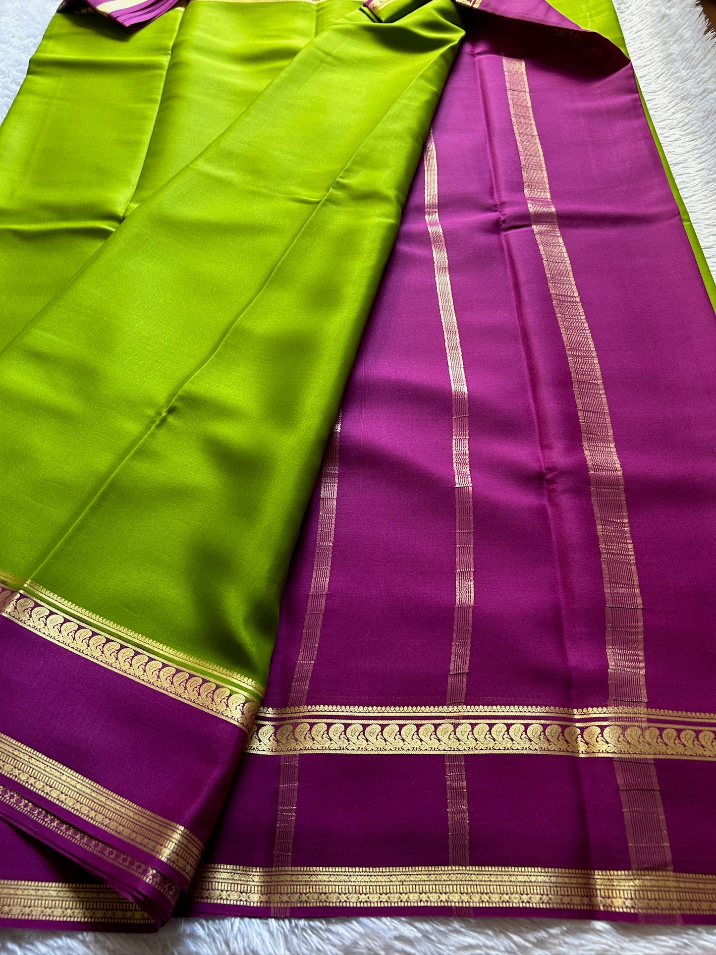 Arathi (2D) : Mehendi green-magenta