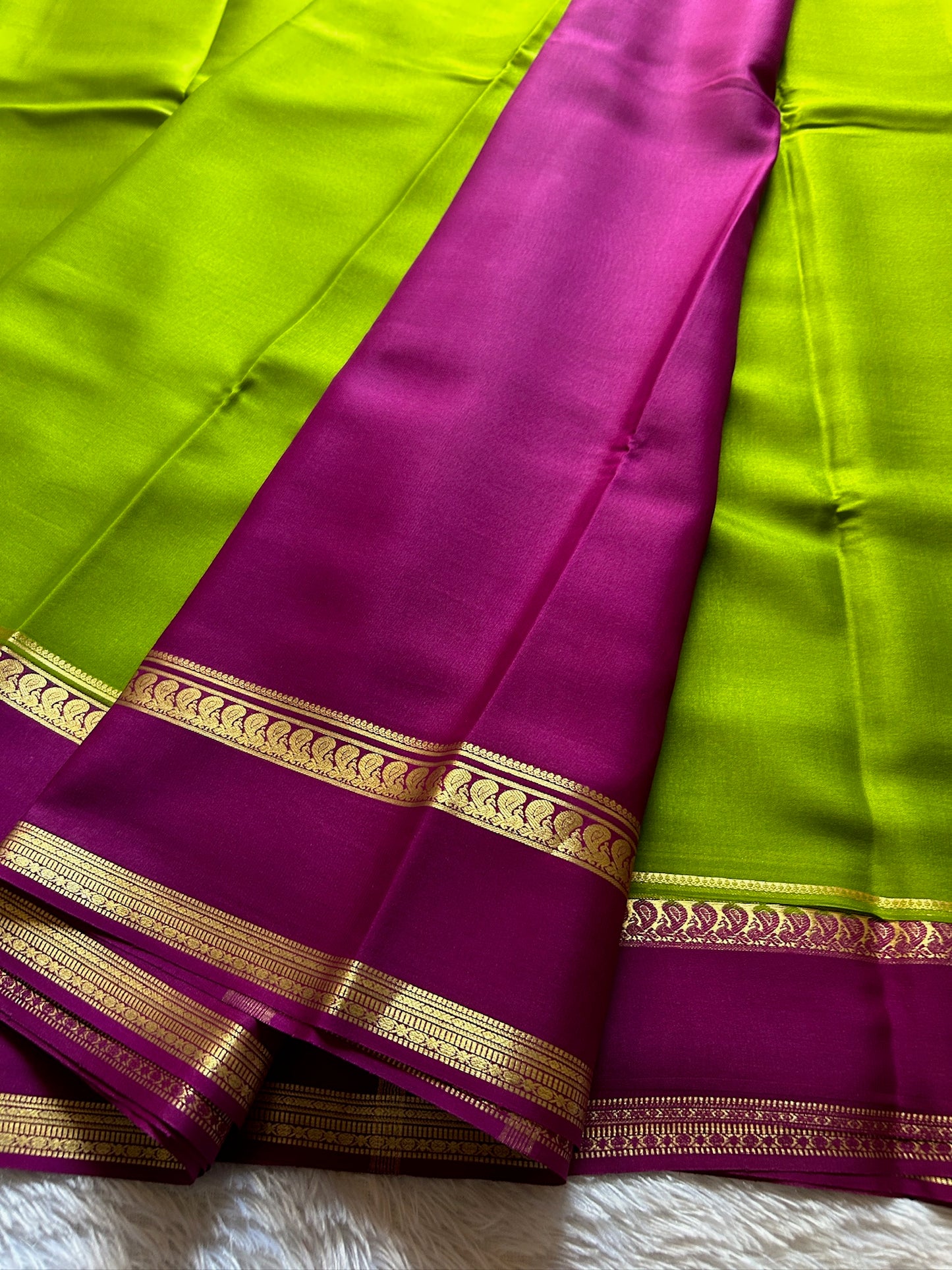 Arathi (2D) : Mehendi green-magenta