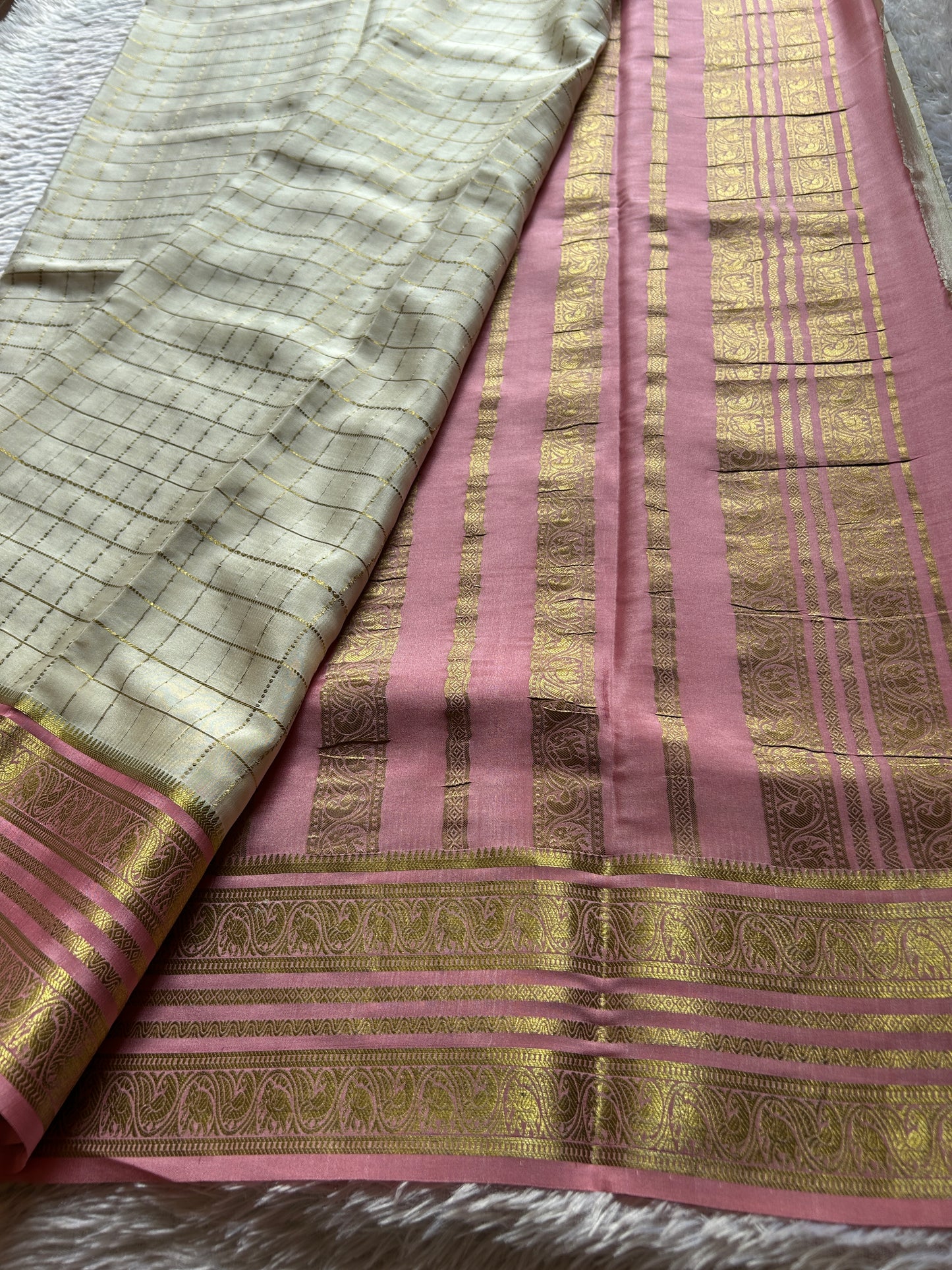 Ganga (3D) : Off white-yellow-light pink