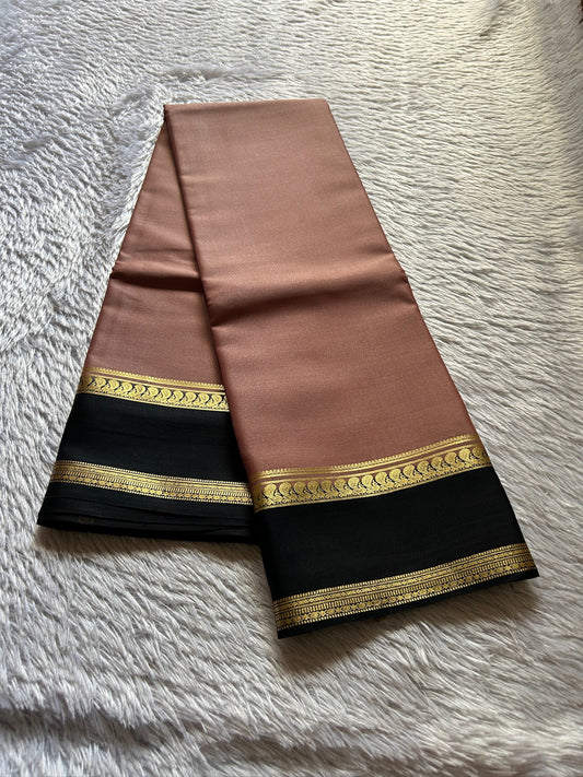 Arathi (2D) : Light peach-black