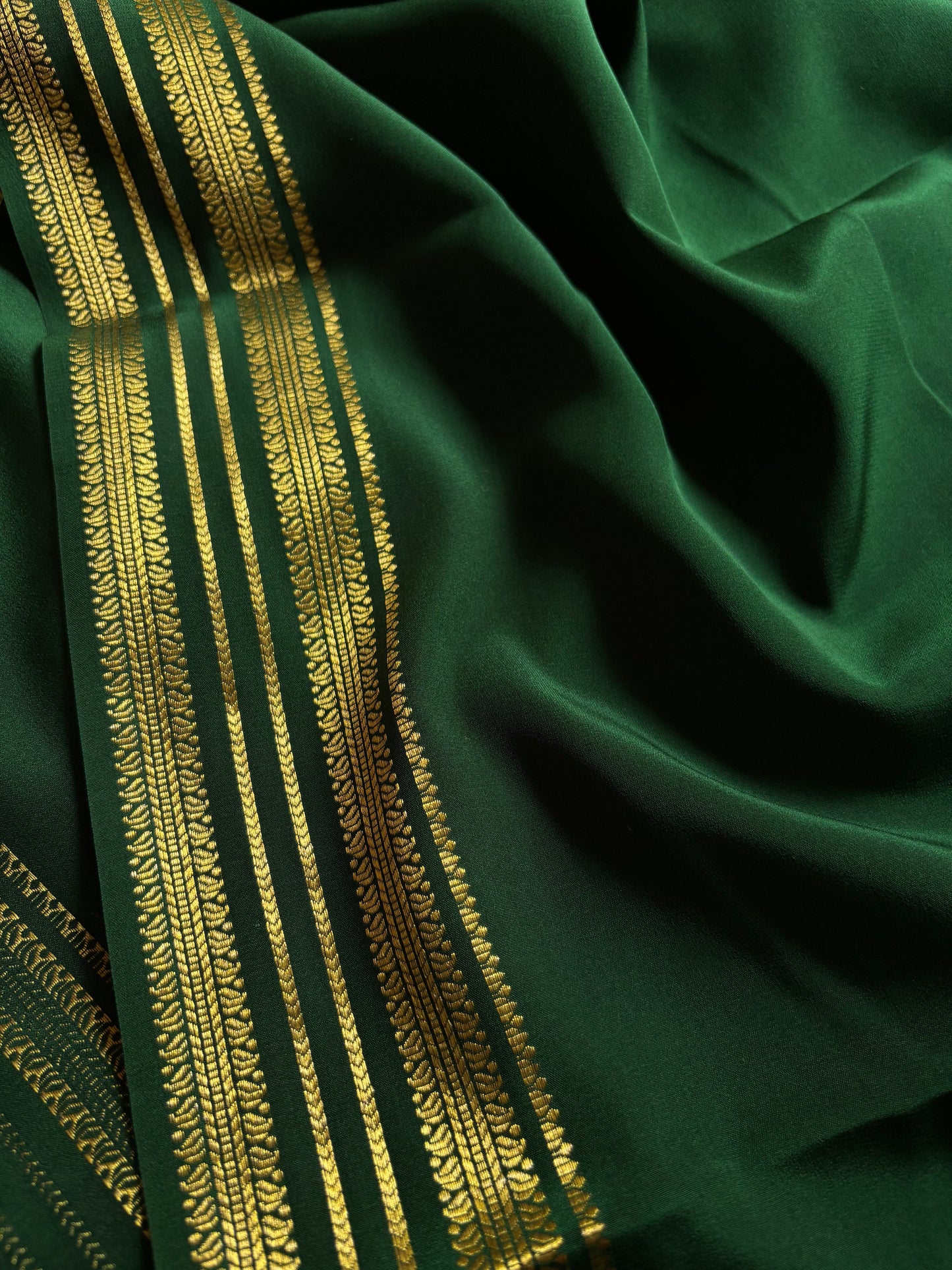 Raagini : Solid Bottle green