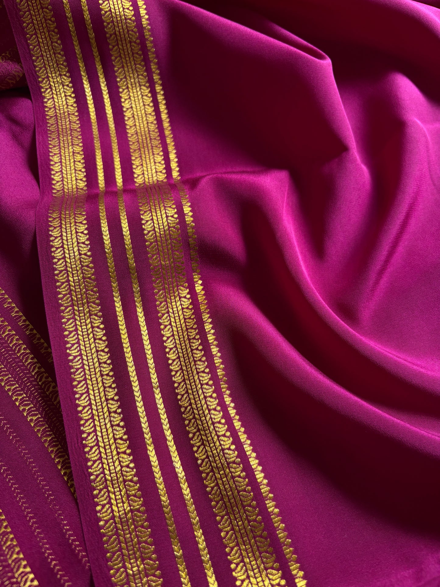 Raagini : Solid Dark magenta