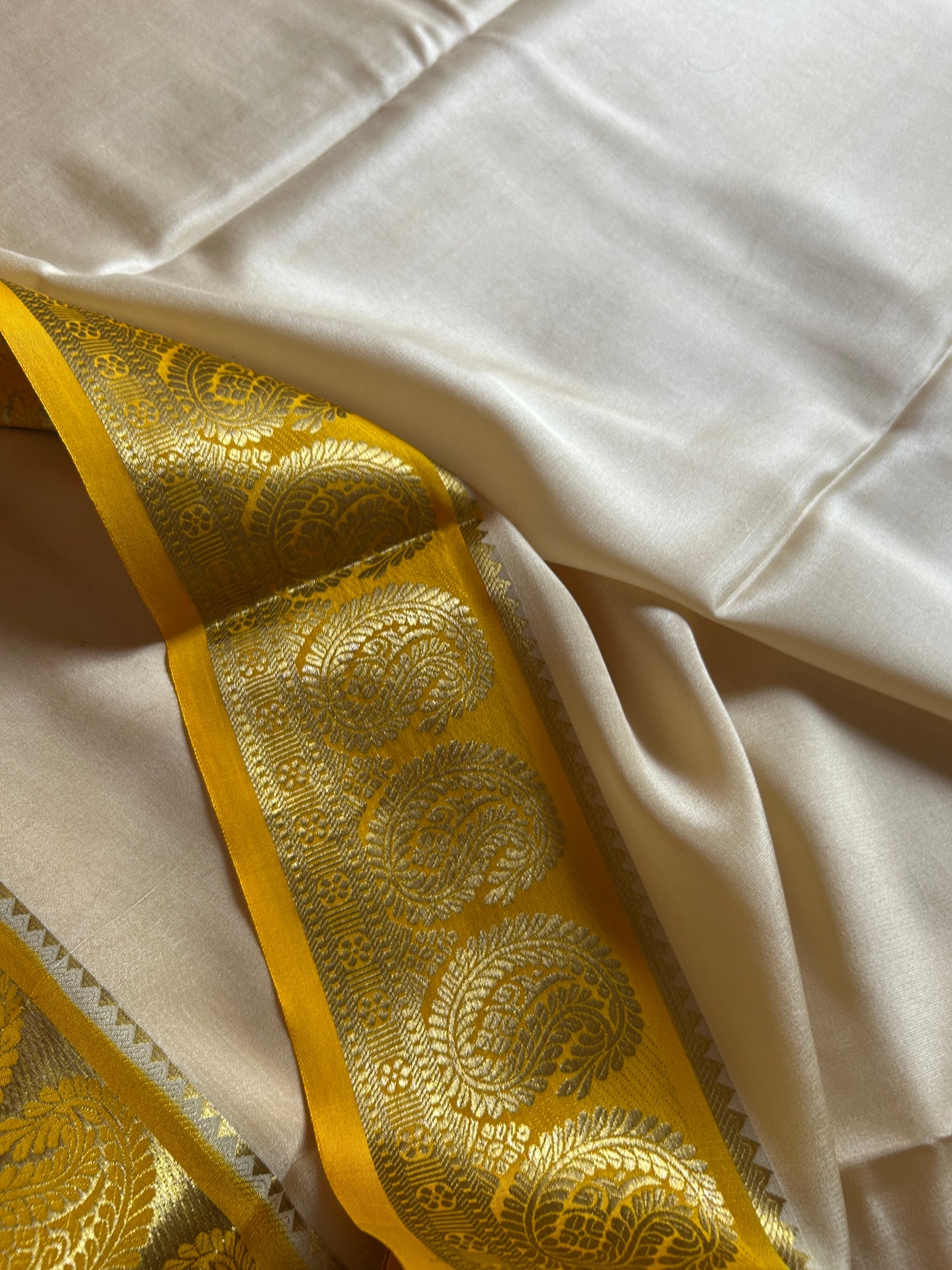 Mallika (2D) : Off white-yellow