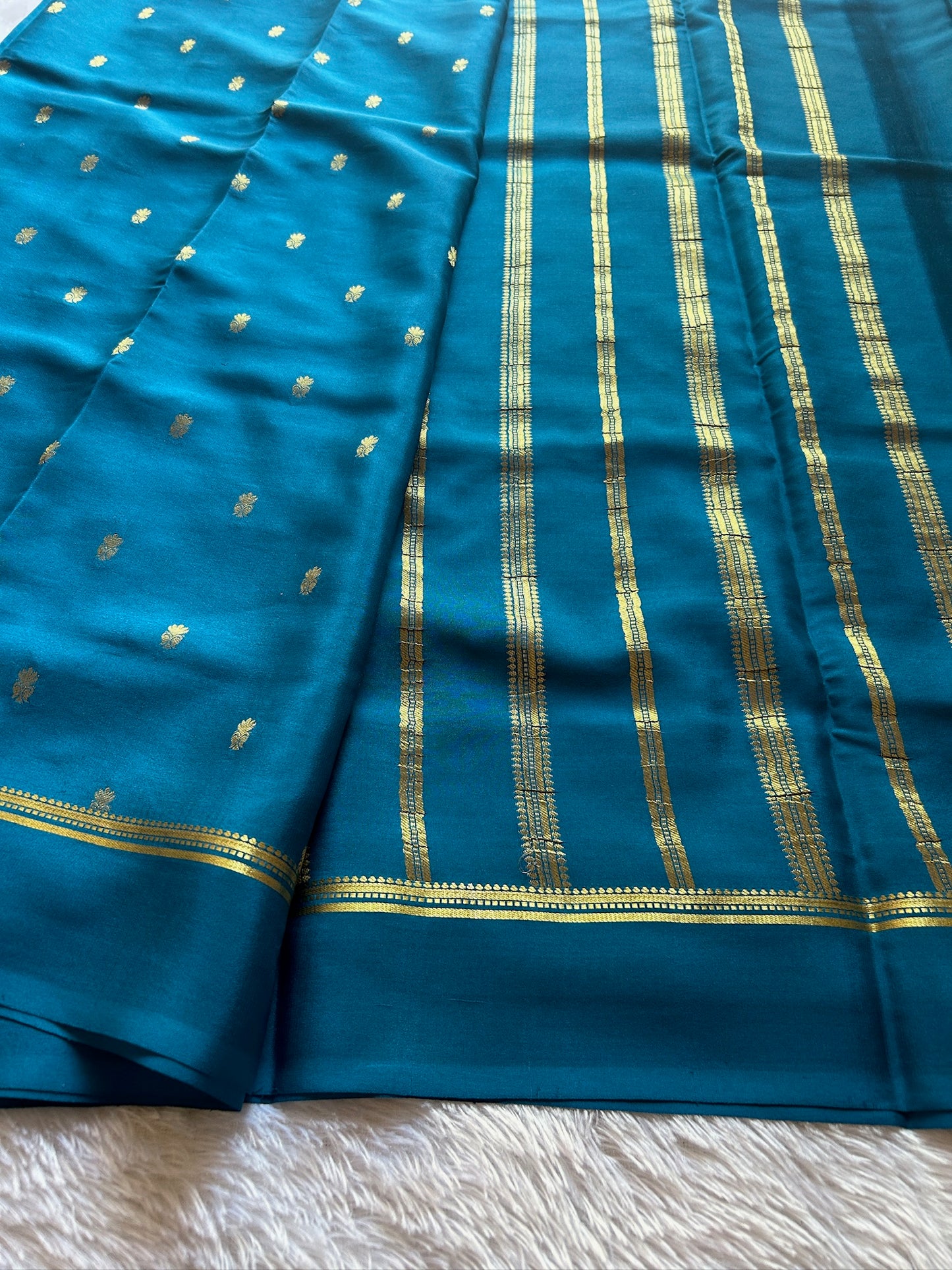 Sahana: Solid Teal