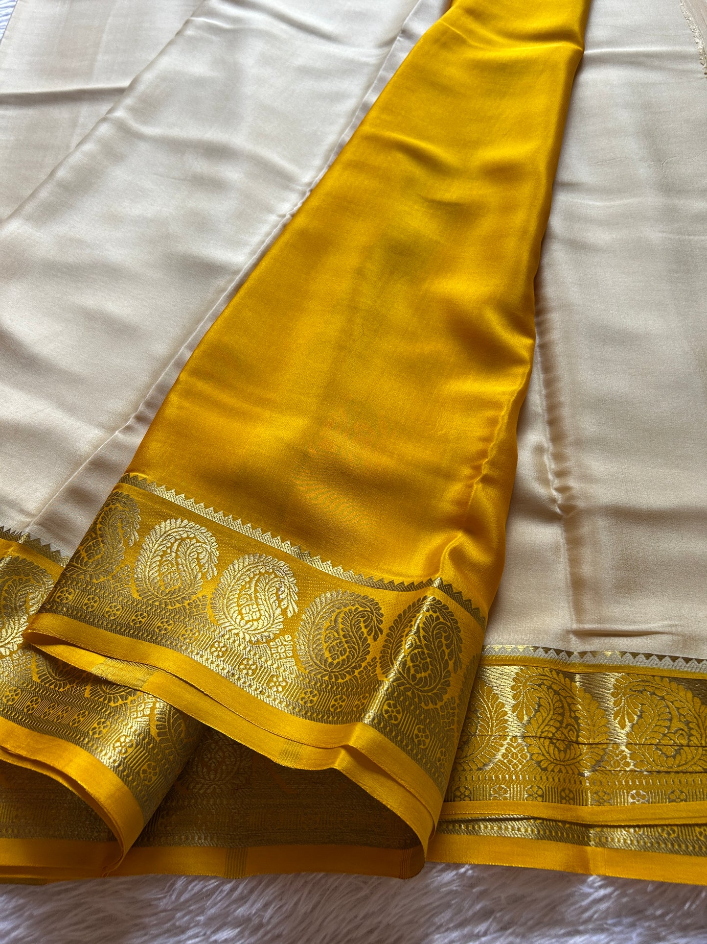 Mallika (2D) : Off white-yellow