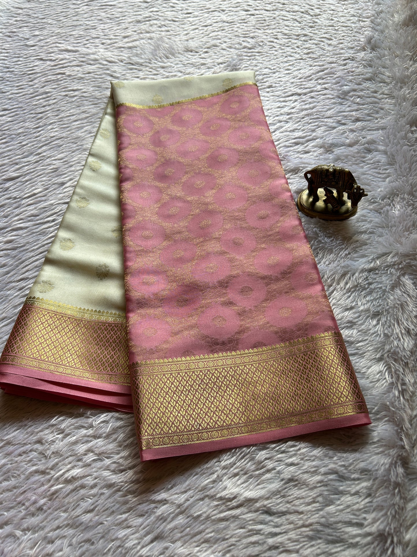 Sparsha (2D) : Brocade Baby pink-off white