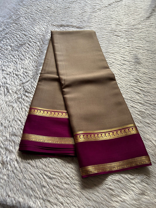 Arathi (2D) : Dark beige-magenta