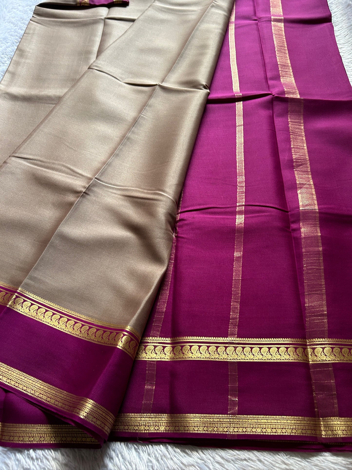 Arathi (2D) : Dark beige-magenta