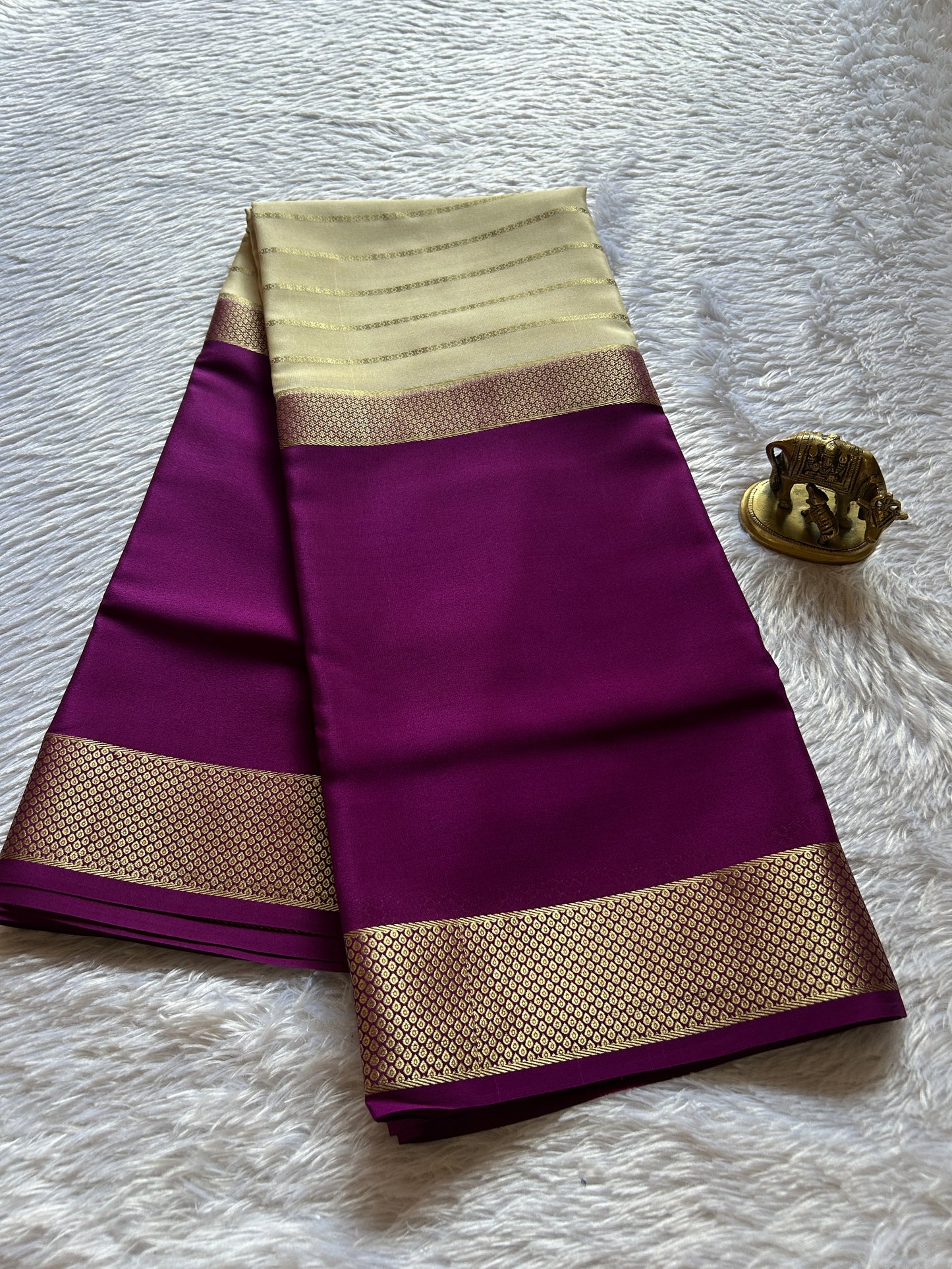 Kavya (2D) : Magenta-off white