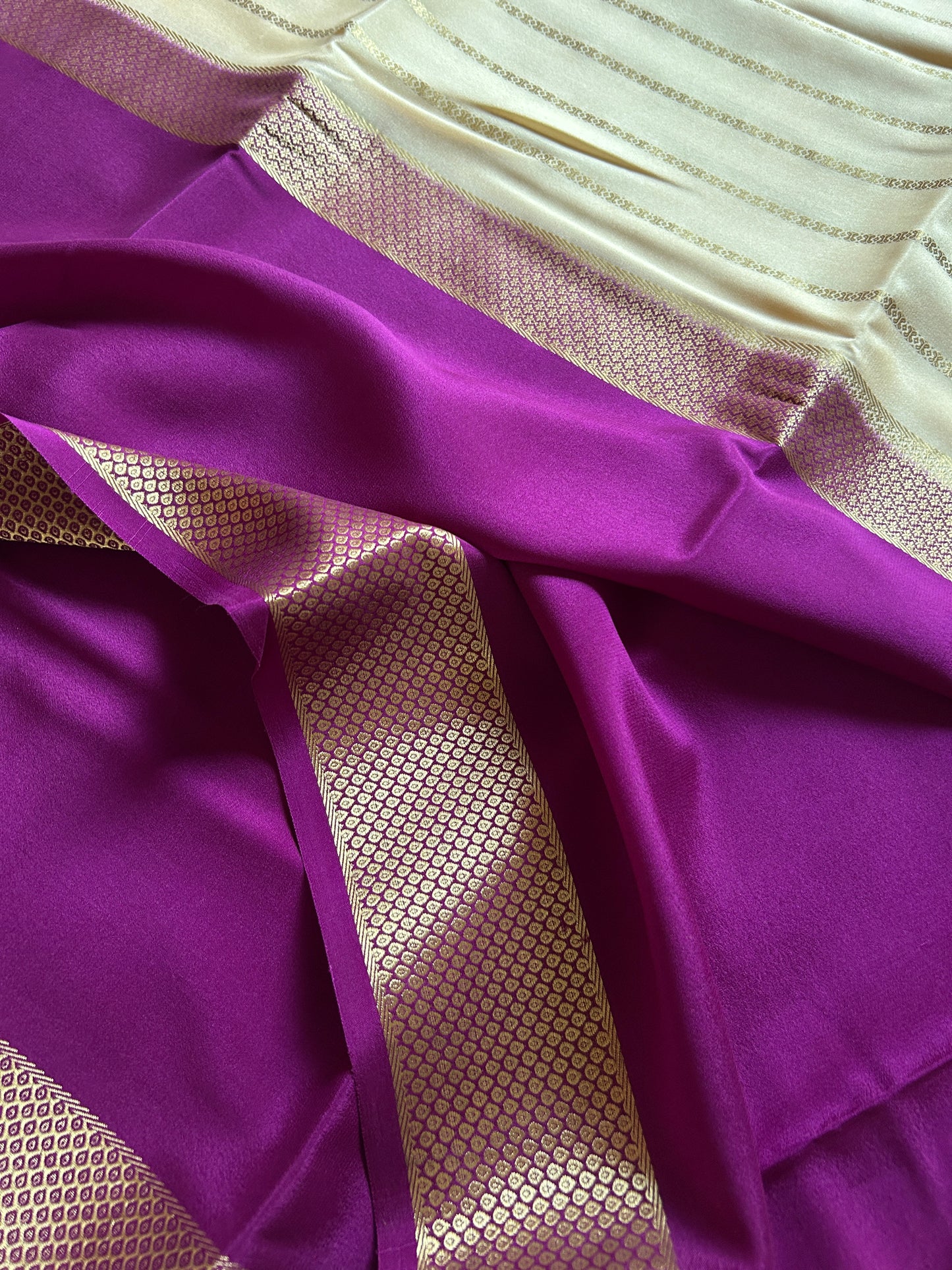 Kavya (2D) : Magenta-off white