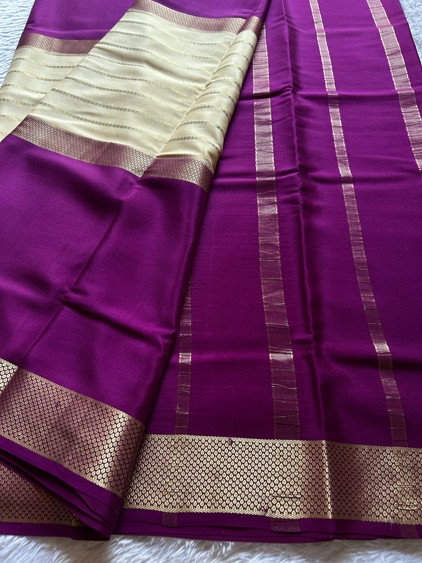 Kavya (2D) : Magenta-off white