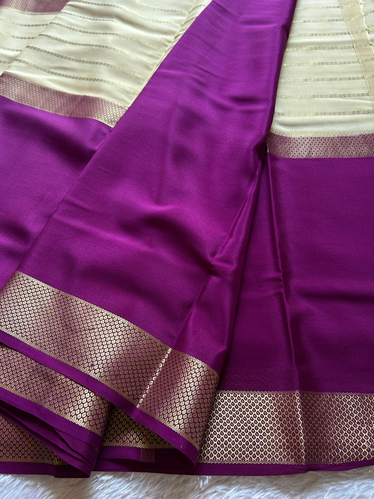 Kavya (2D) : Magenta-off white