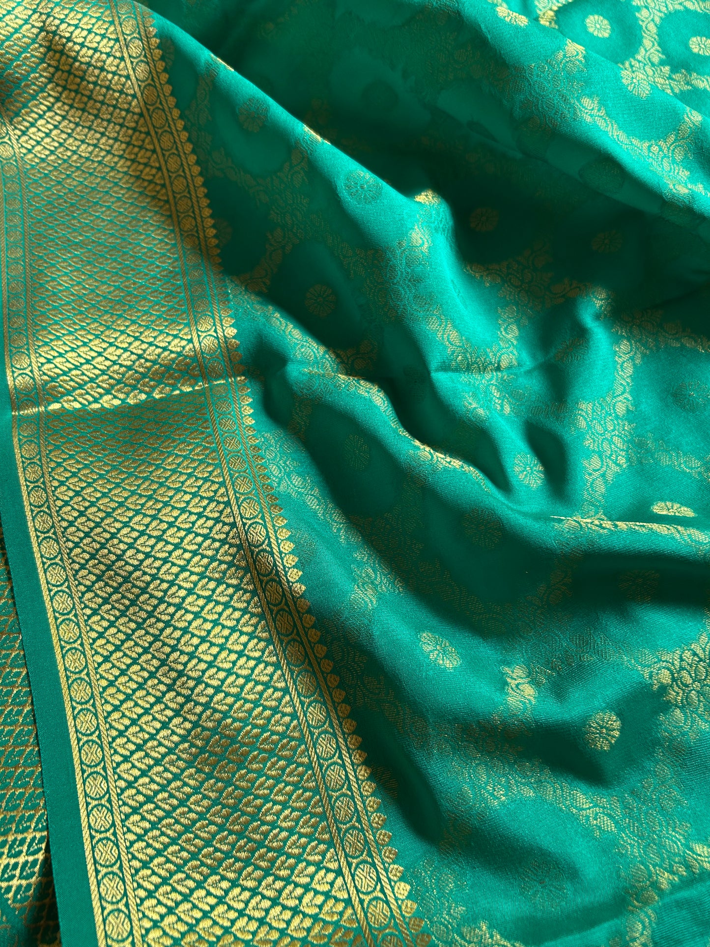 Sparsha (2D) : Brocade Sea green-off white