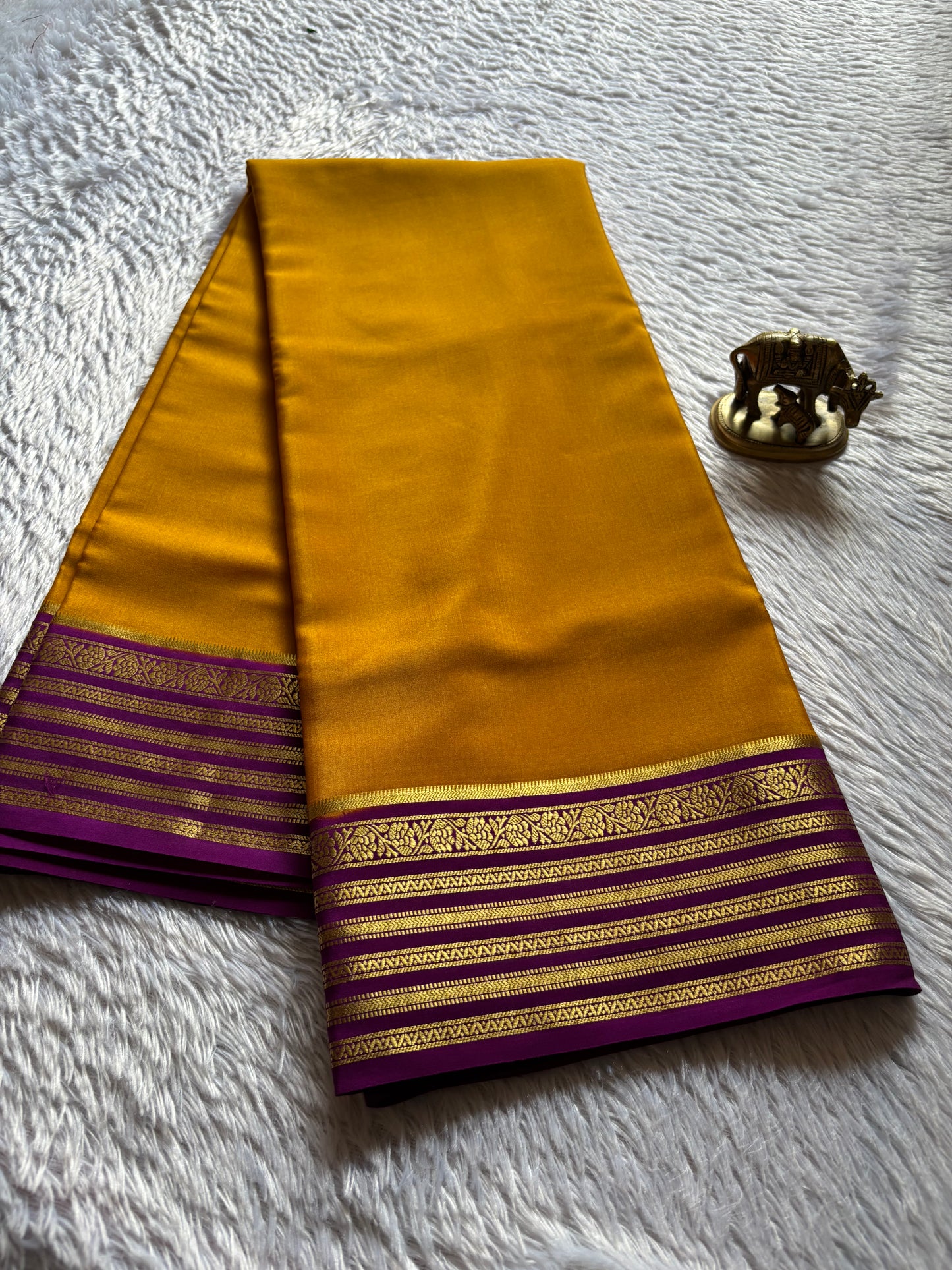 Kala (2D) : Golden yellow-dark magenta