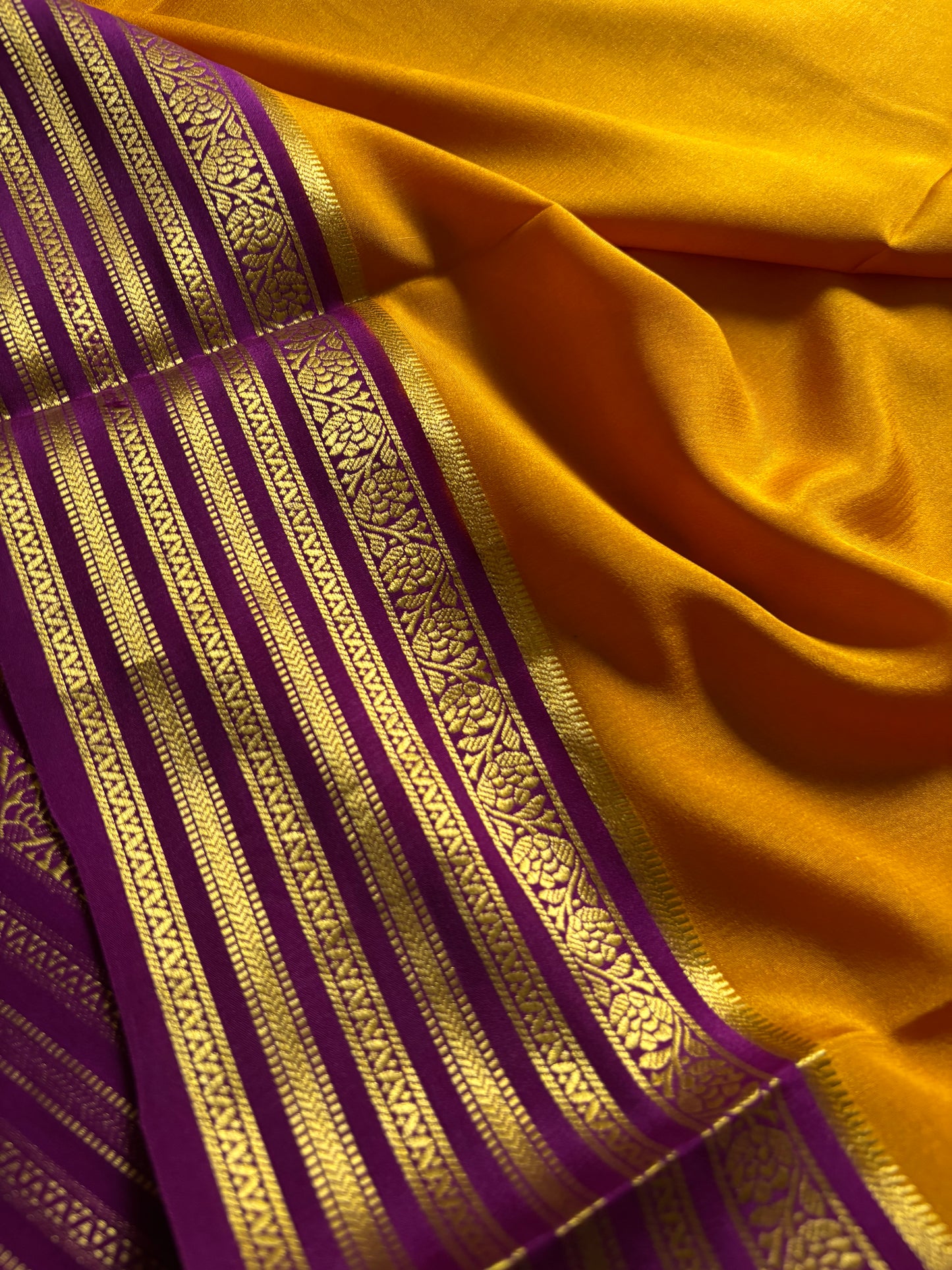 Kala (2D) : Golden yellow-dark magenta