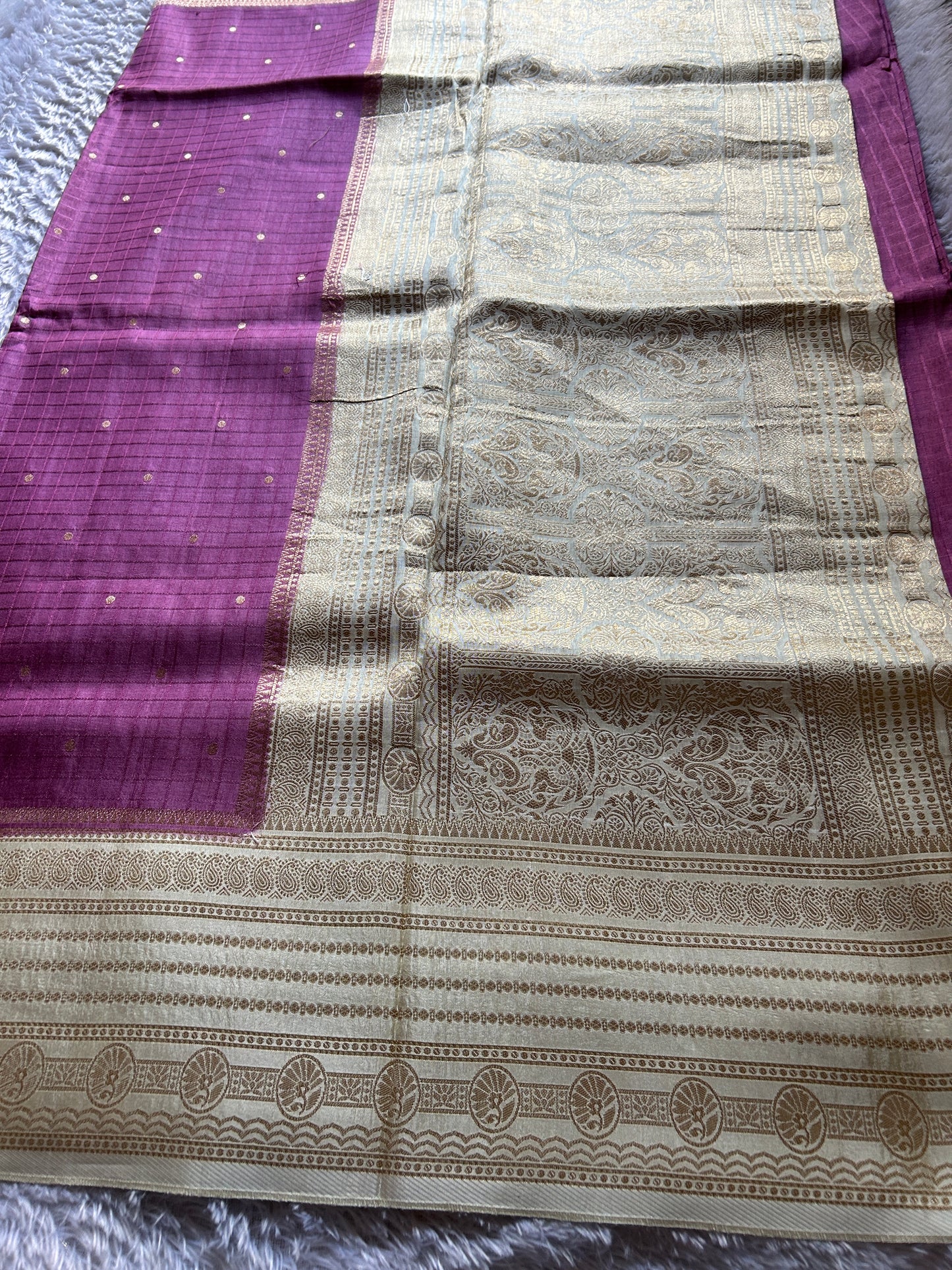 Semi Soft Silk (2D) : Plum-off white