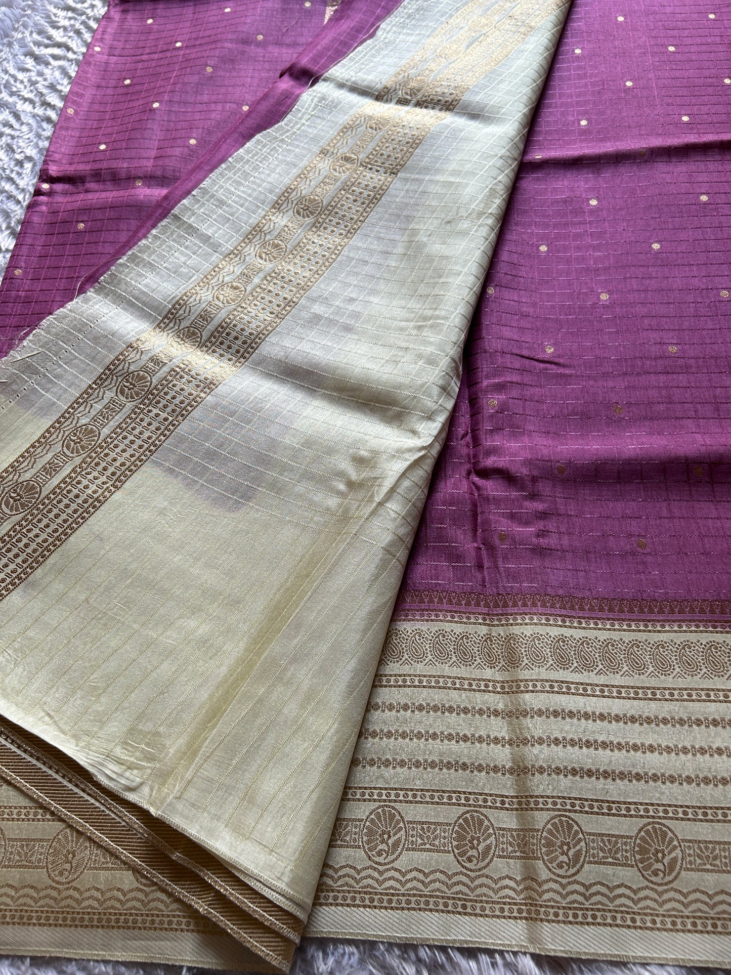 Semi Soft Silk (2D) : Plum-off white