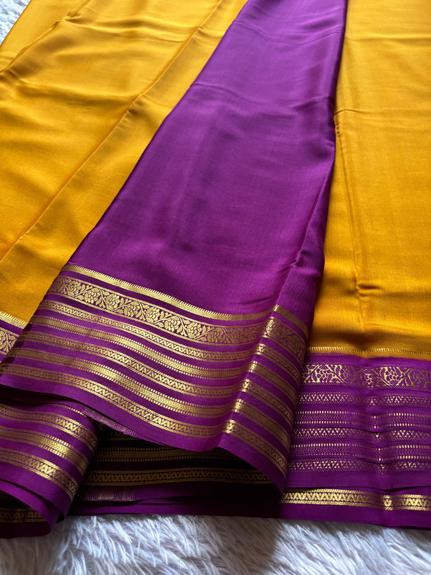 Kala (2D) : Golden yellow-dark magenta