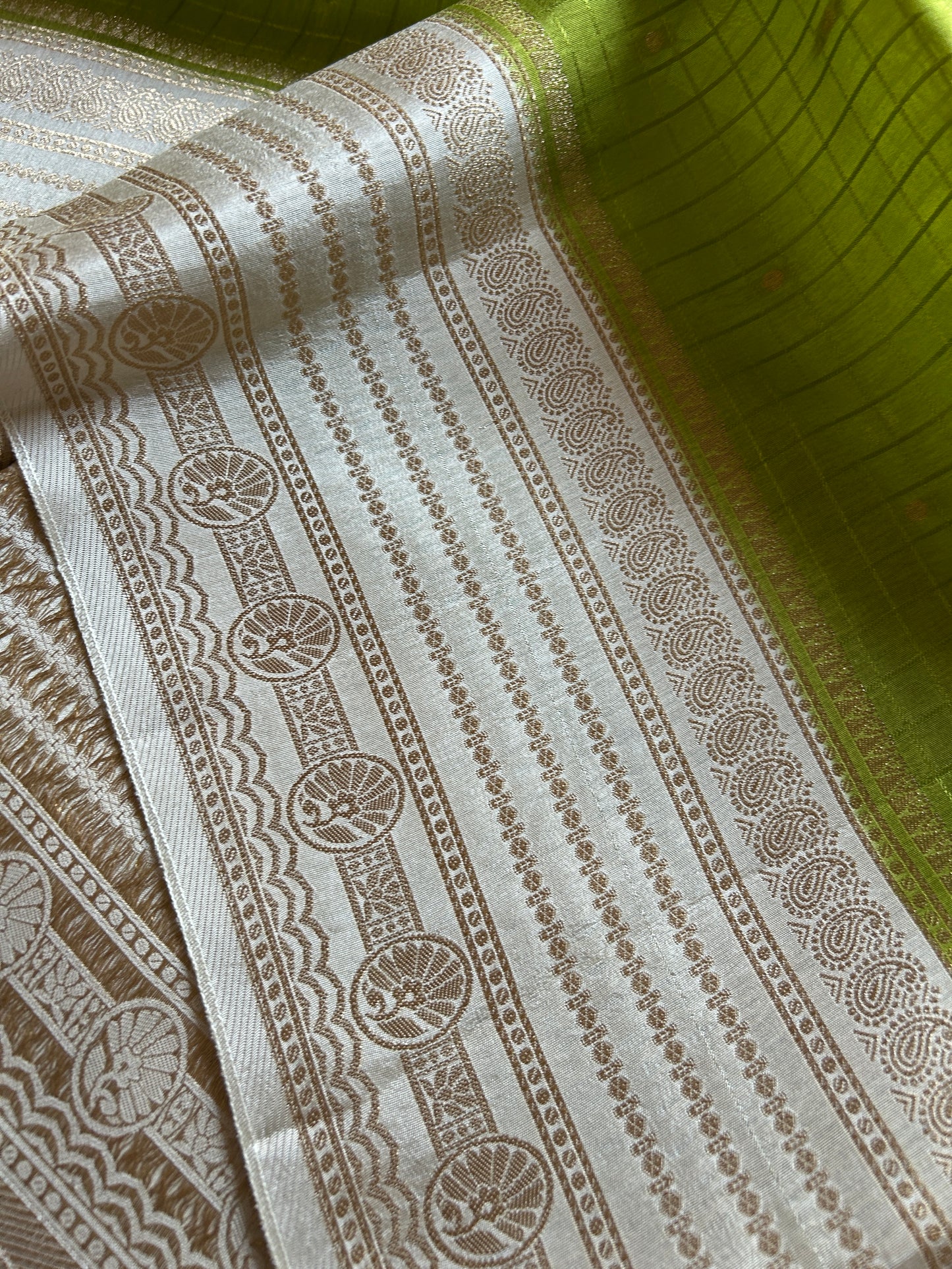 Semi Soft Silk (2D) : Mehendi green-off white