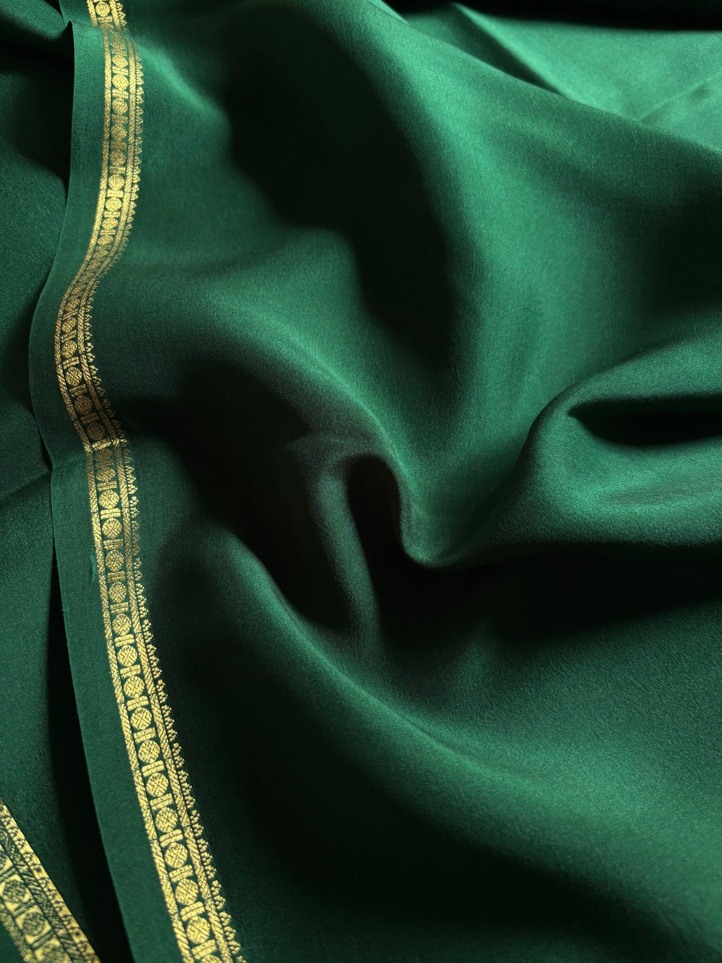 Sumukhi : Solid Bottle green