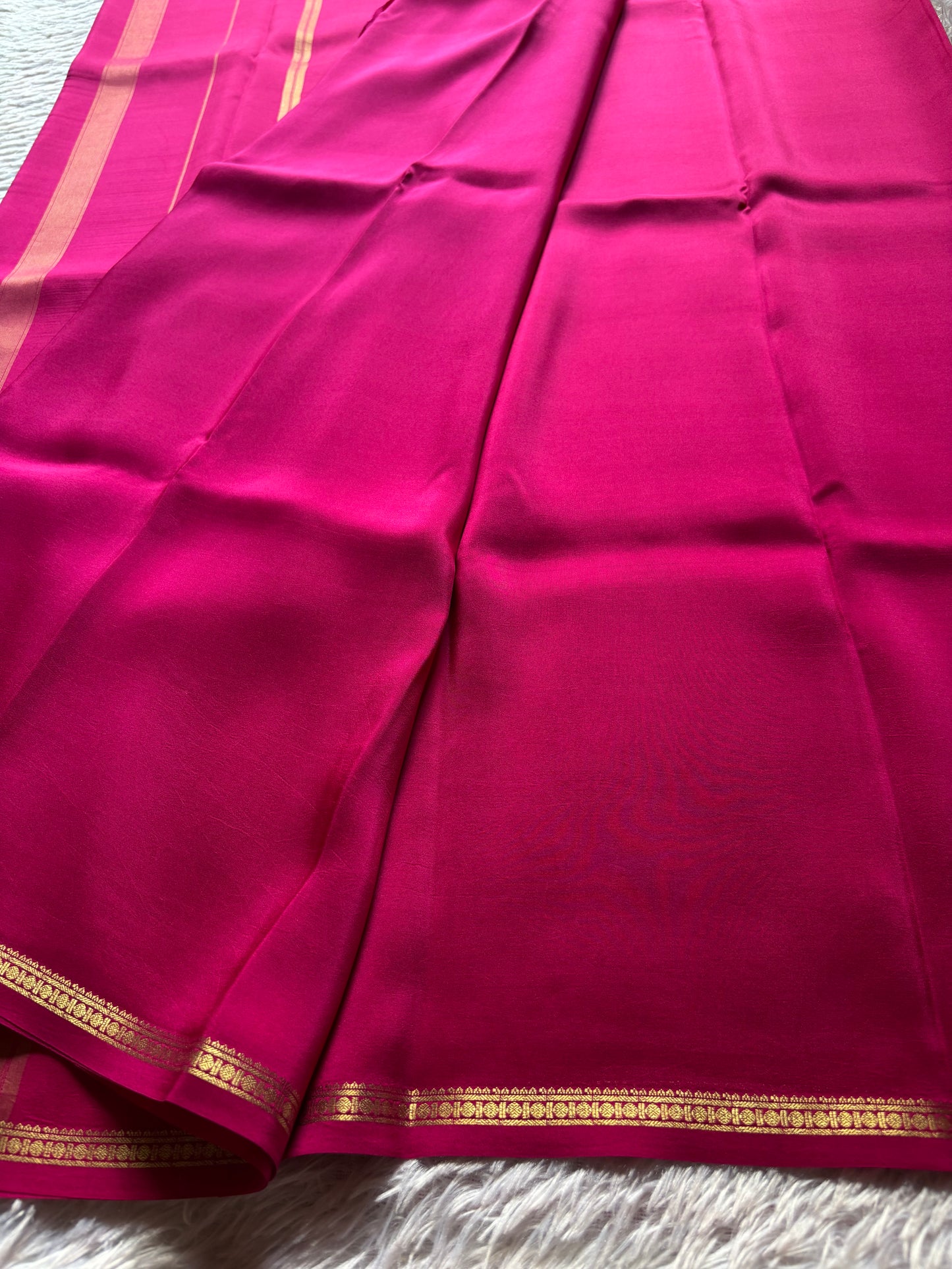 Sumukhi : Solid Rani pink