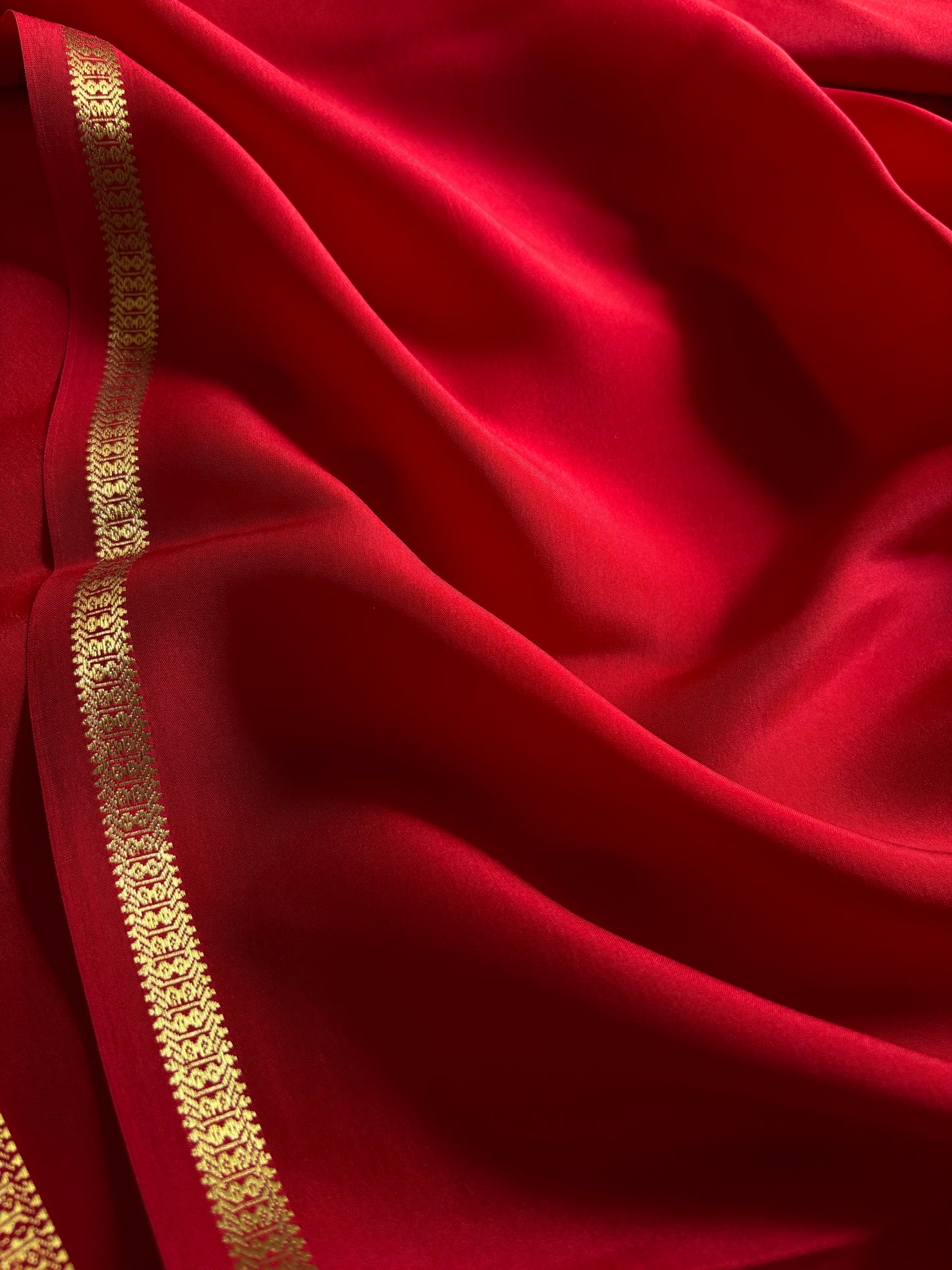 Mangala : Solid Red