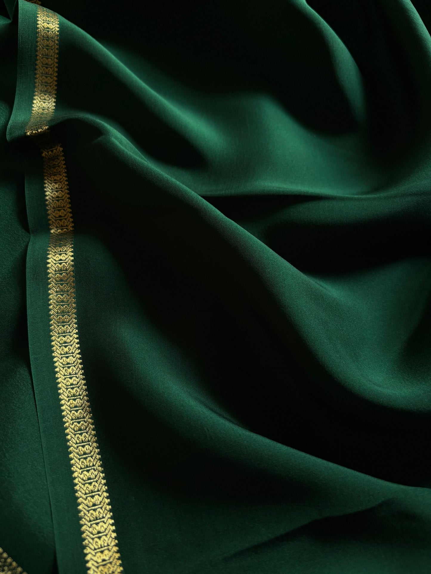 Mangala : Solid Bottle green