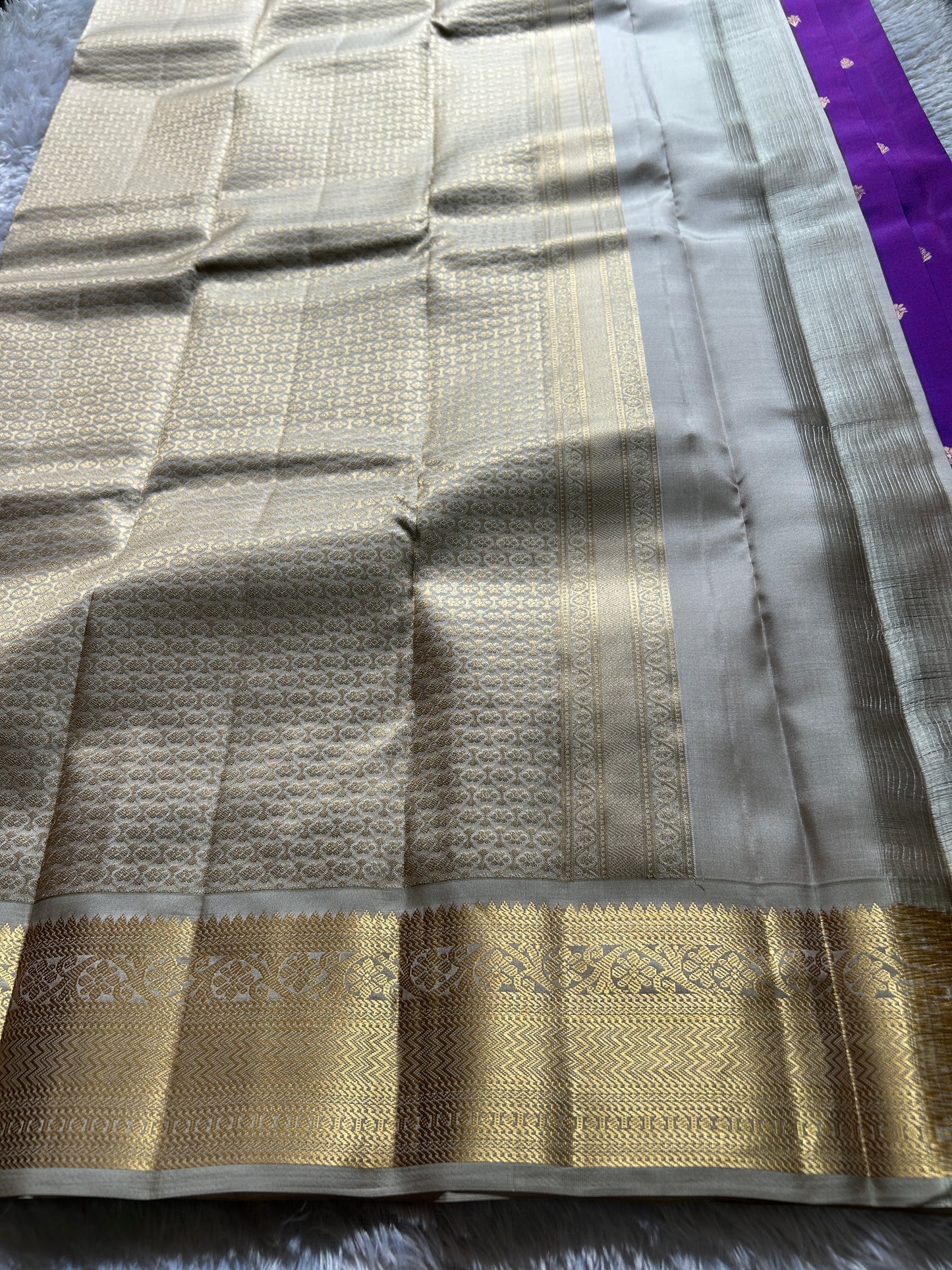Harusha (2D) : Purple-silver grey