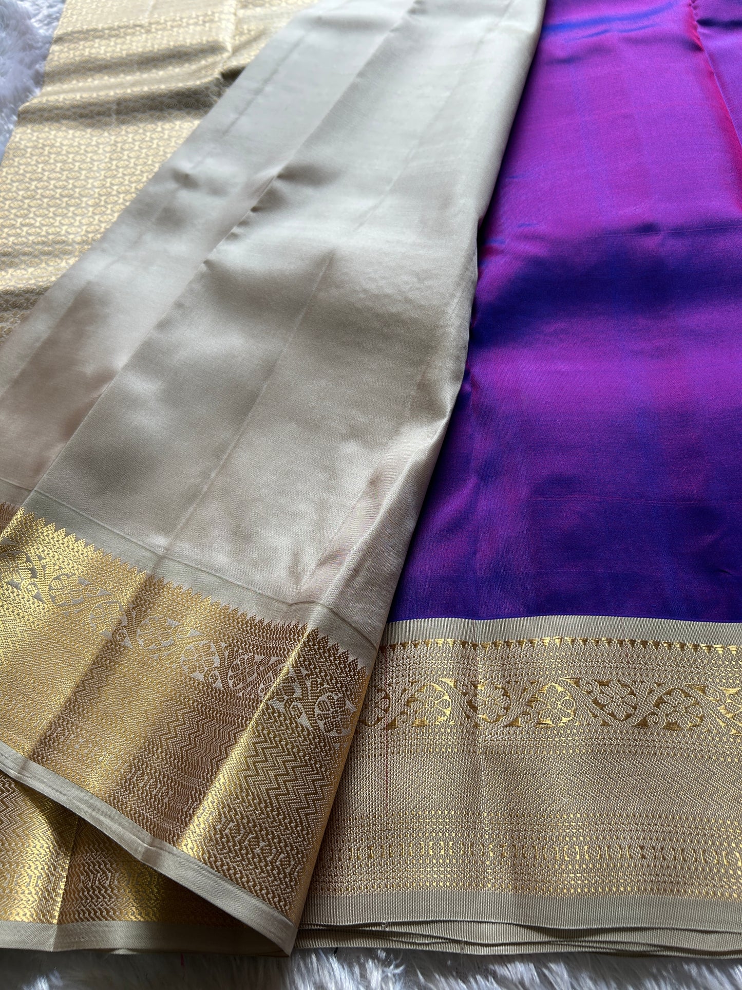 Harusha (2D) : Purple-silver grey
