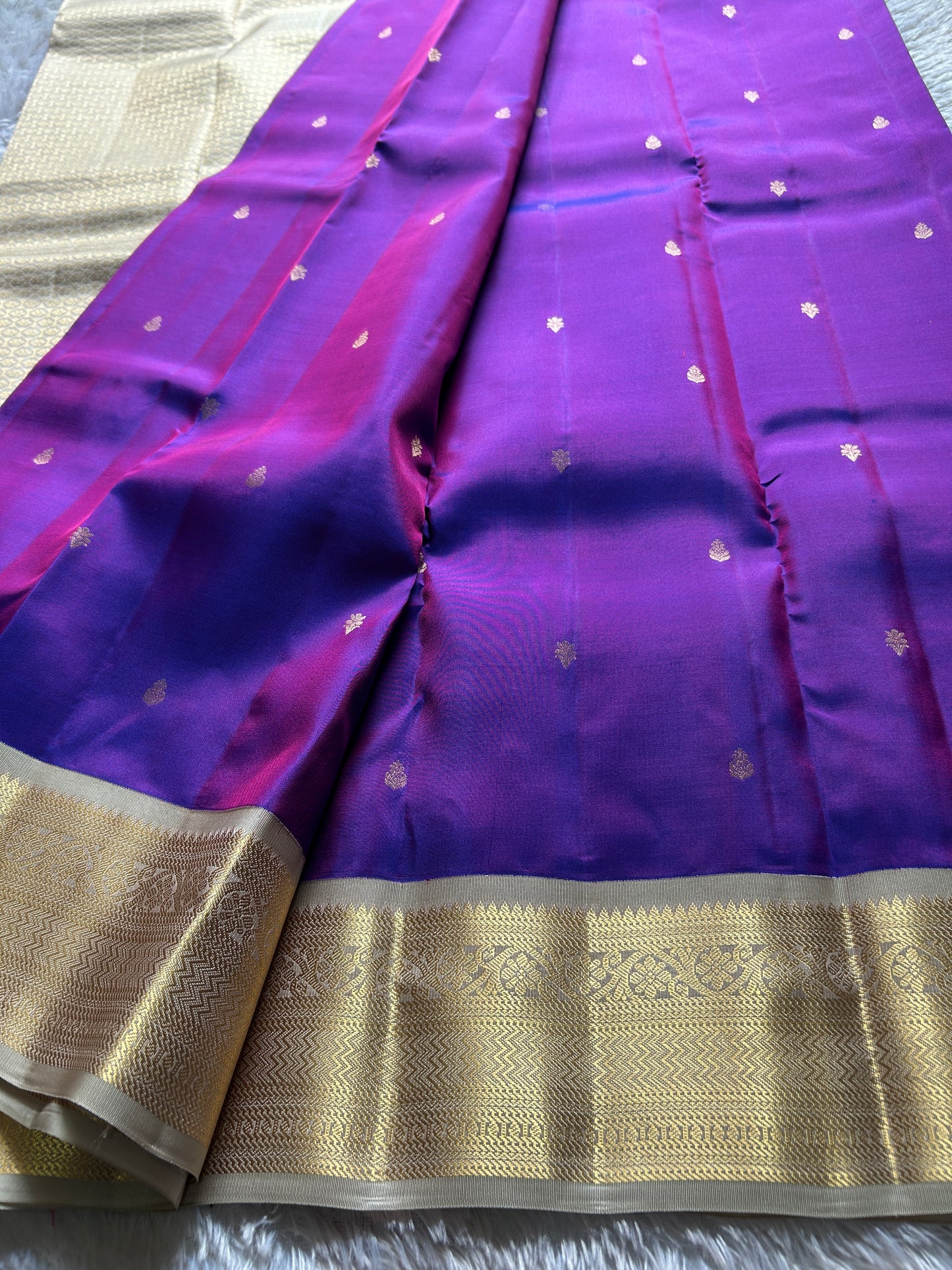 Harusha (2D) : Purple-silver grey