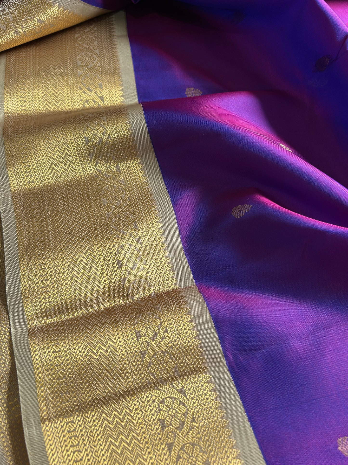 Harusha (2D) : Purple-silver grey