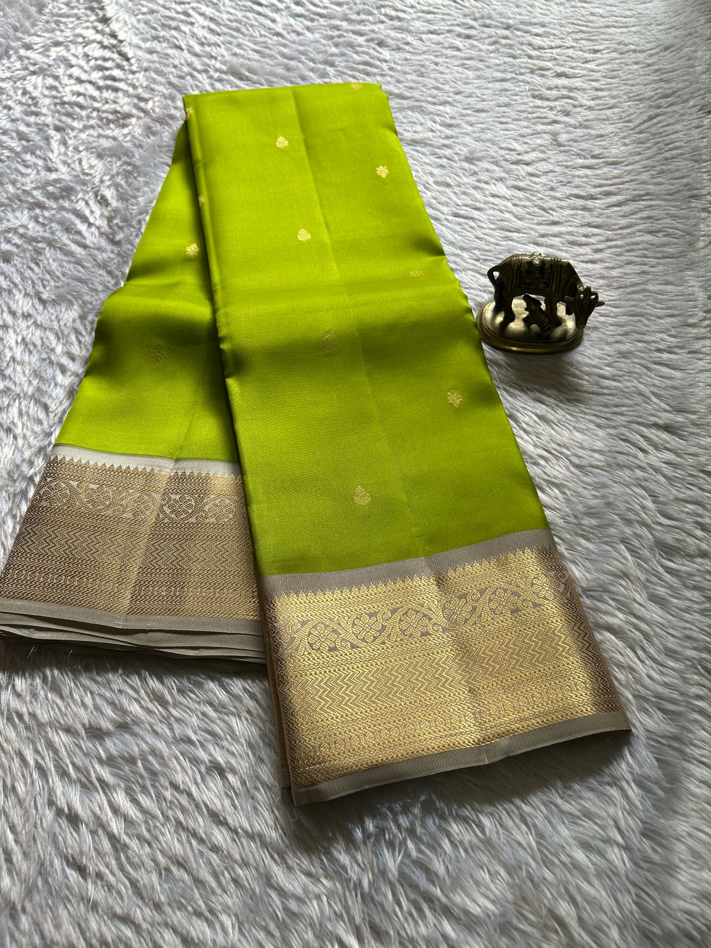 Harusha (2D) : Mehendi green-silver grey