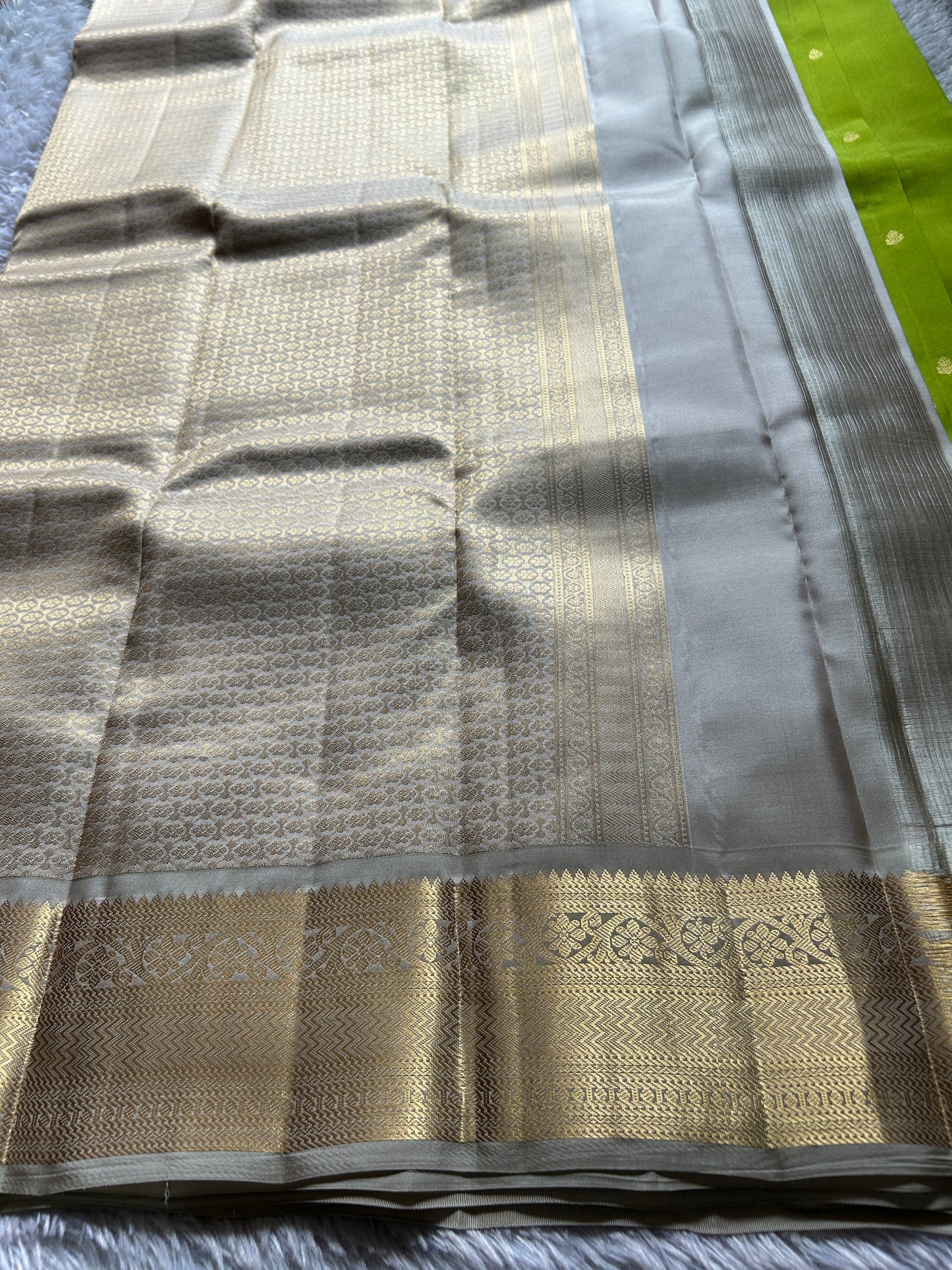 Harusha (2D) : Mehendi green-silver grey