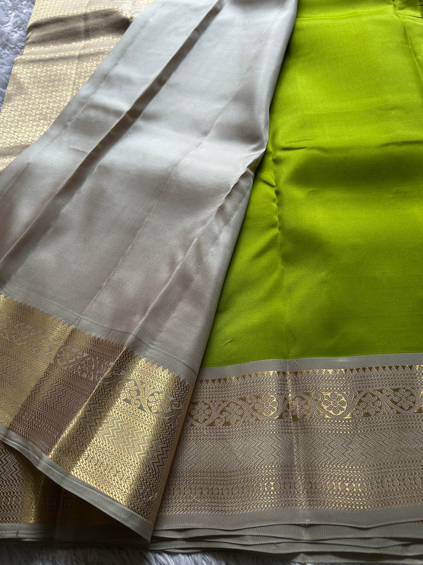 Harusha (2D) : Mehendi green-silver grey