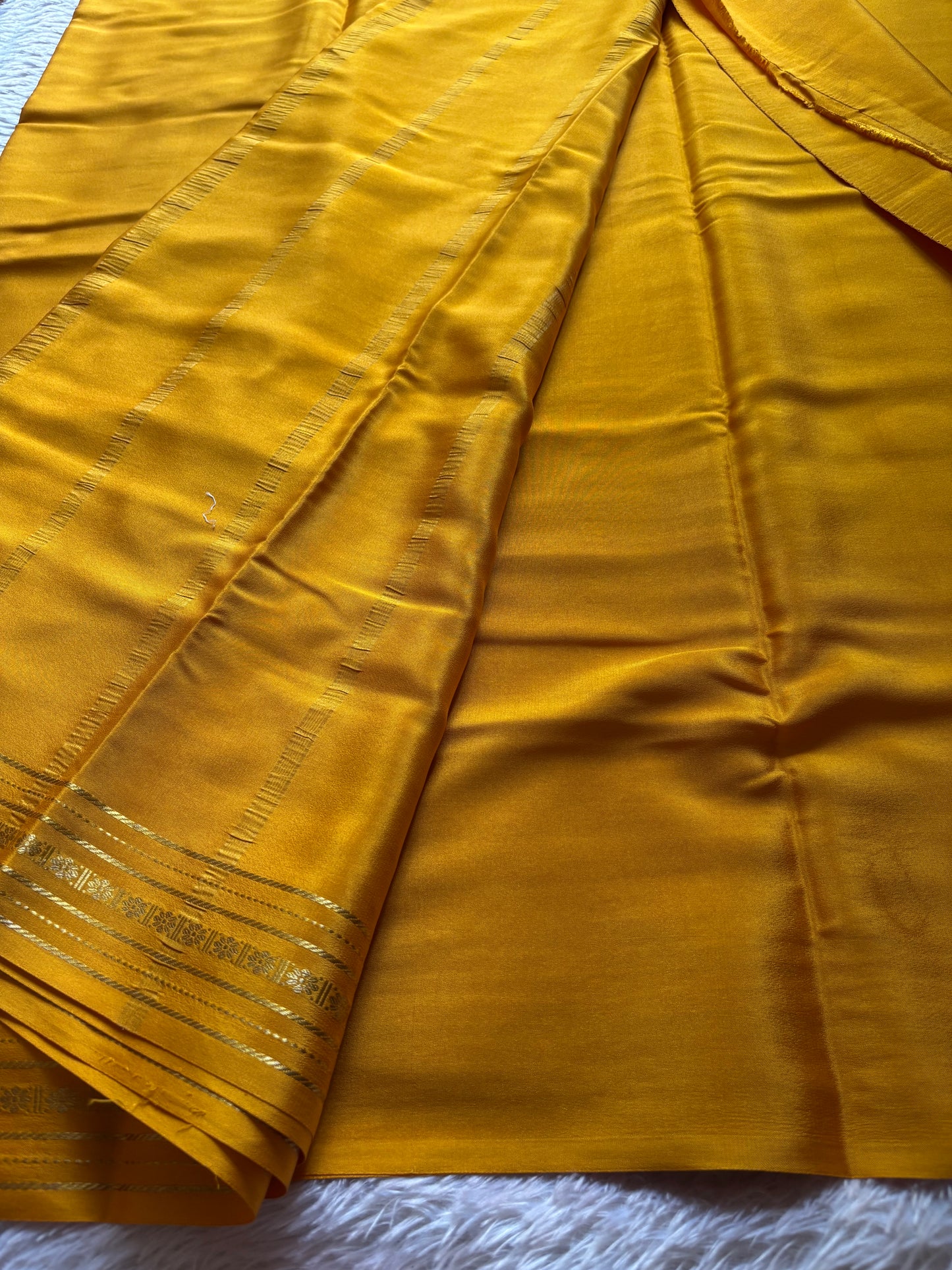 Mallige : Solid Golden yellow