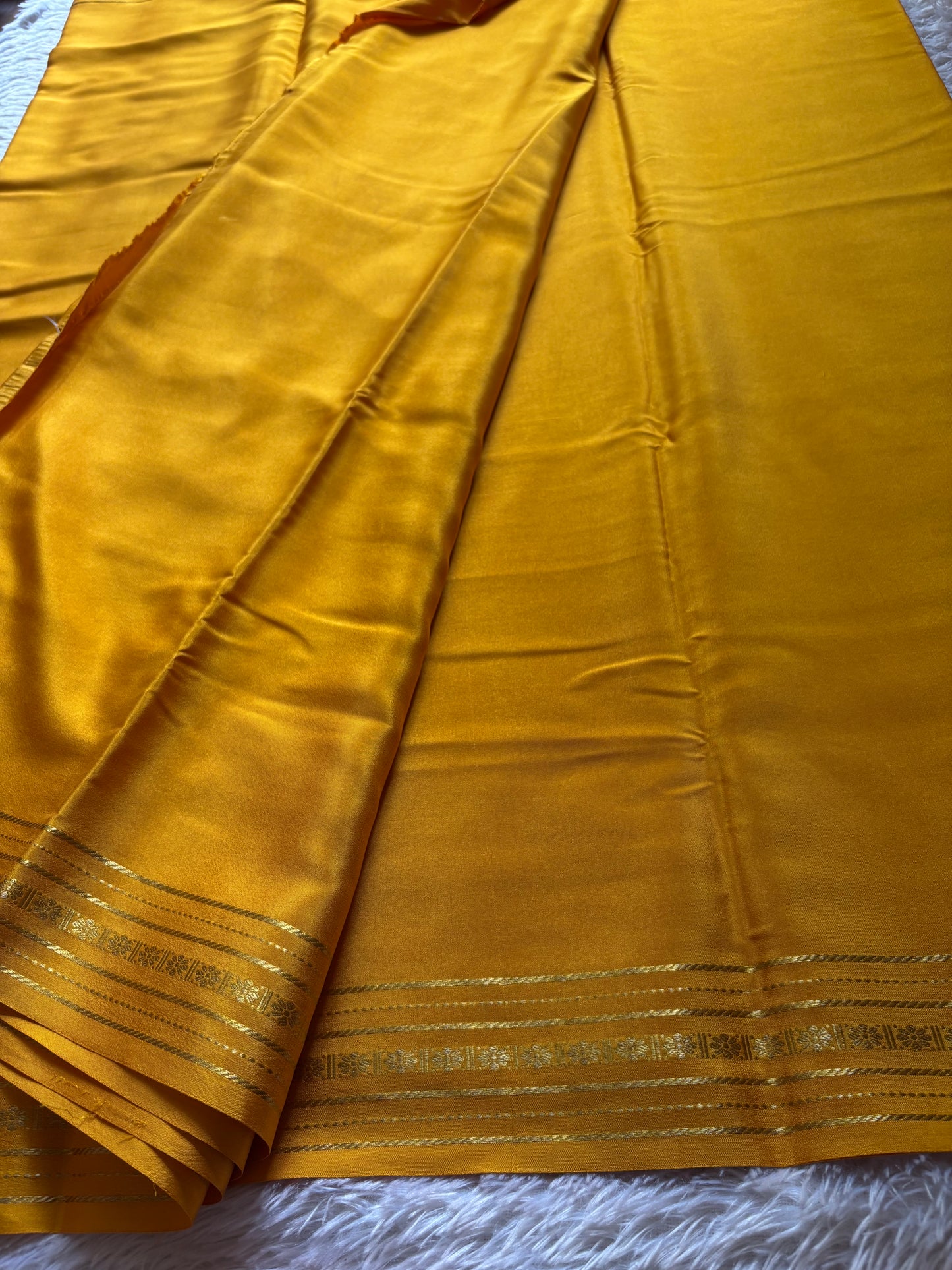 Mallige : Solid Golden yellow