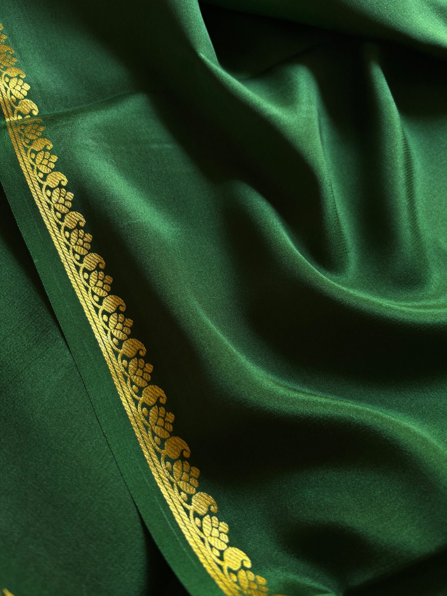 Vandana : Solid Bottle green