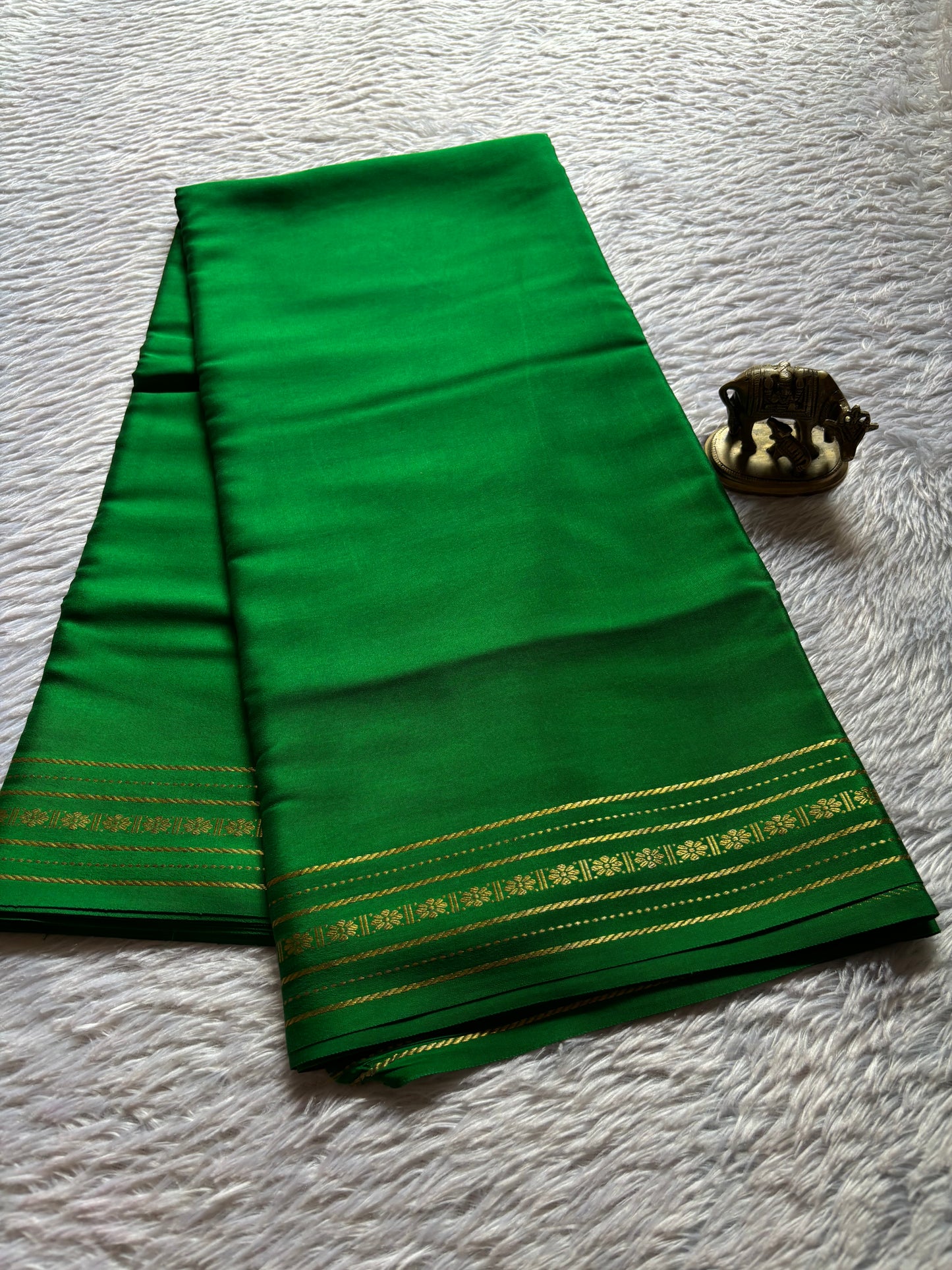 Mallige : Solid Leaf green