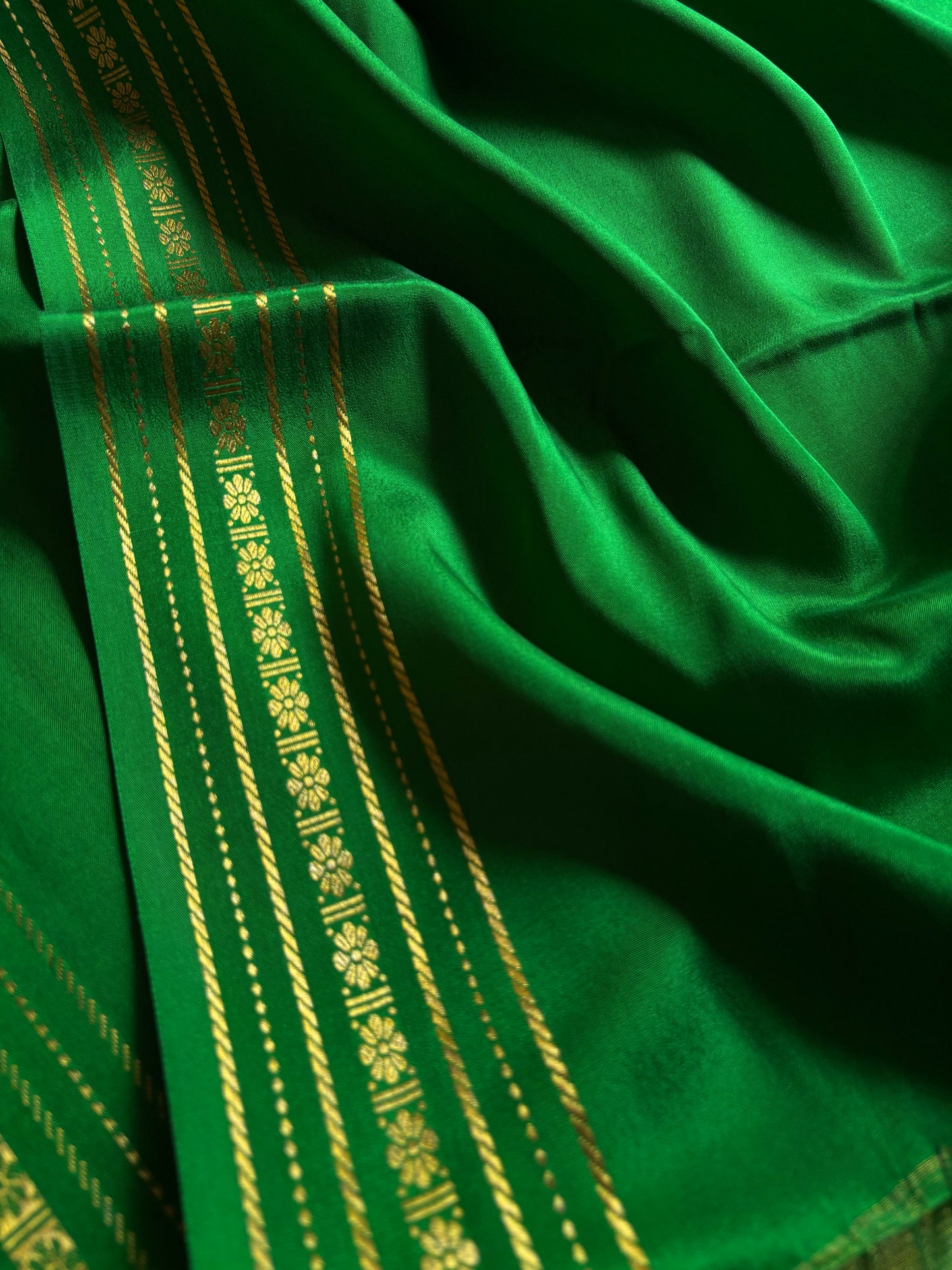 Mallige : Solid Leaf green