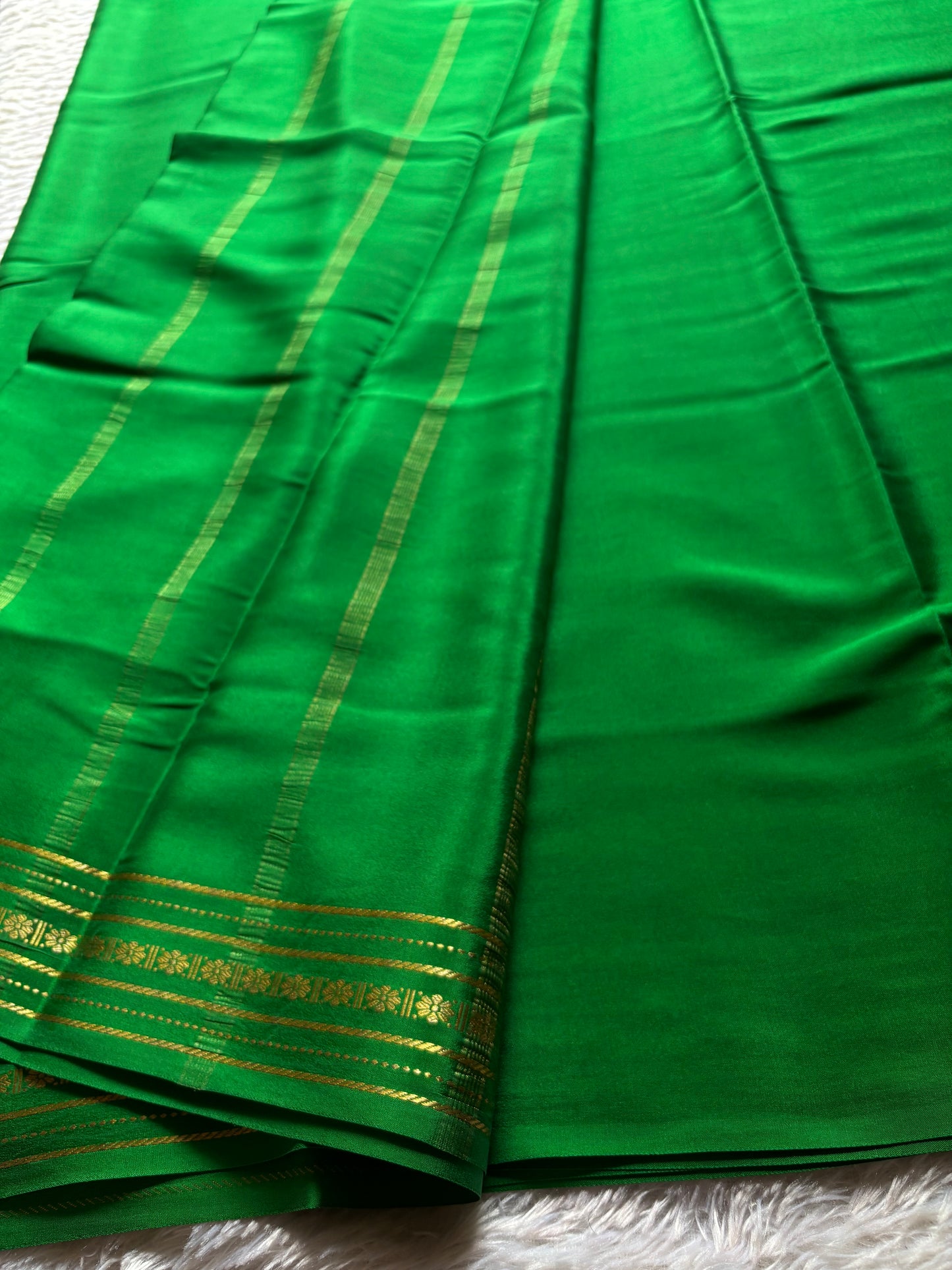 Mallige : Solid Leaf green