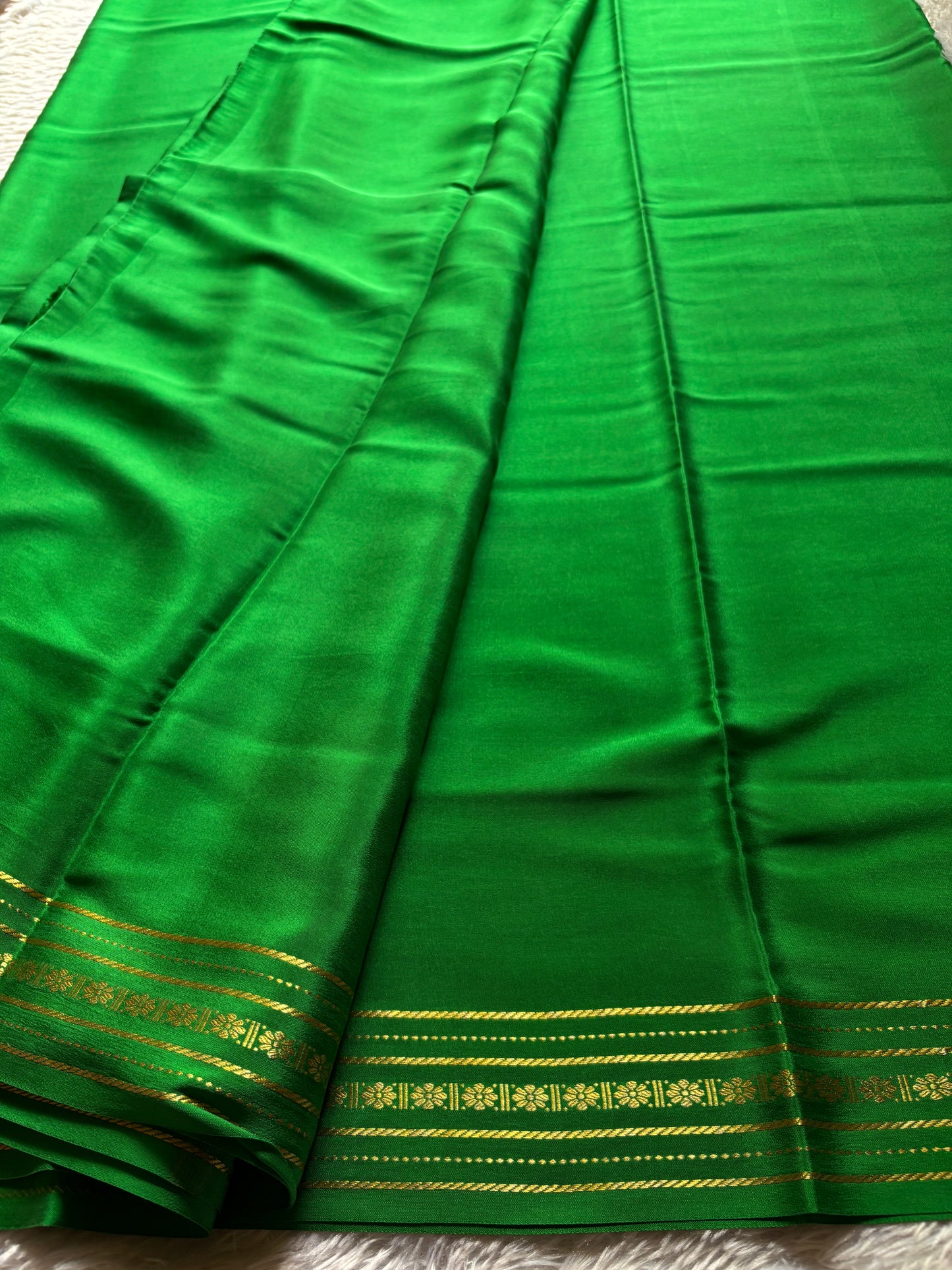 Mallige : Solid Leaf green
