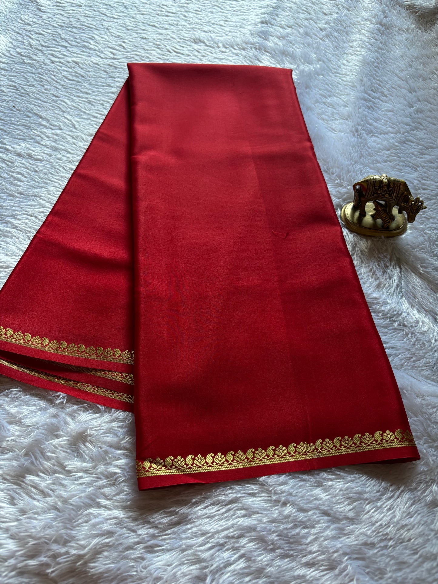 Vandana : Solid Dark red