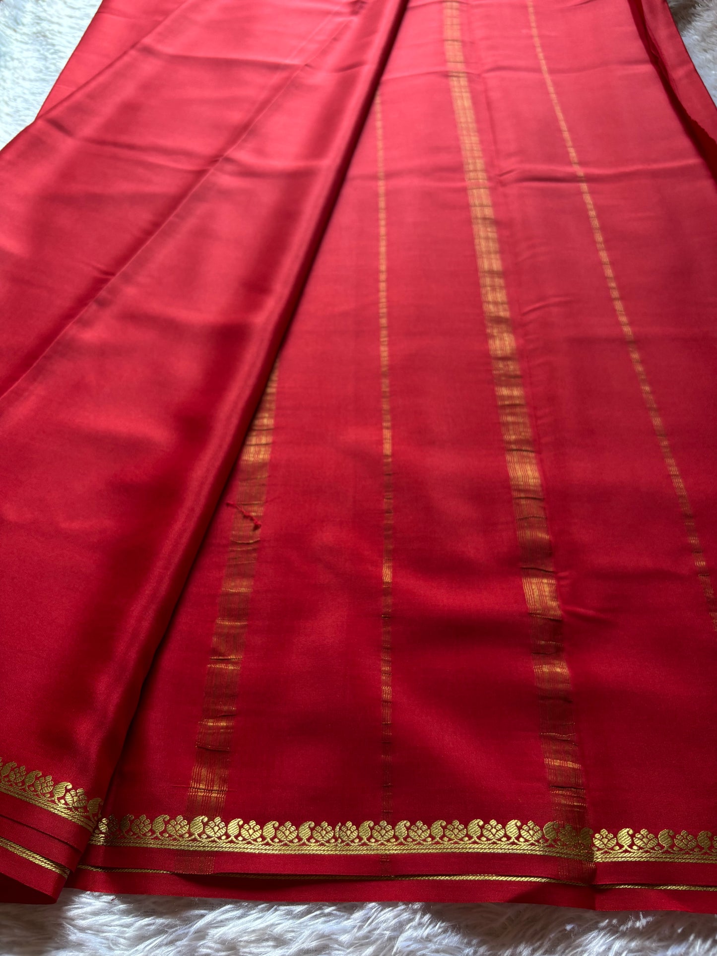 Vandana : Solid Dark red